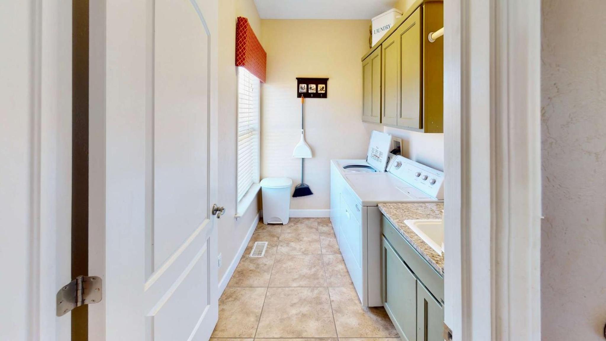 Moab Desert Home, 4 Bedroom Private House, Sleeps 10, Pet Friendly
