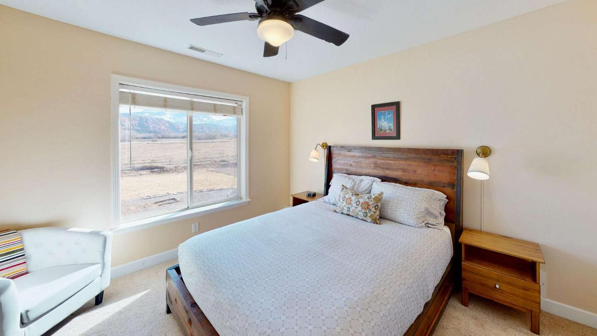 Moab Desert Home, 4 Bedroom Private House, Sleeps 10, Pet Friendly