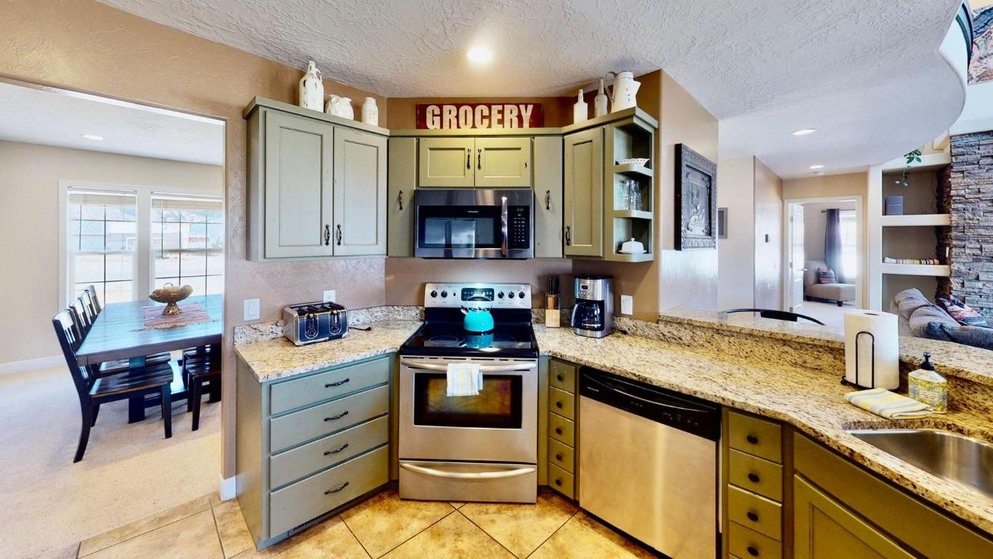 Moab Desert Home, 4 Bedroom Private House, Sleeps 10, Pet Friendly