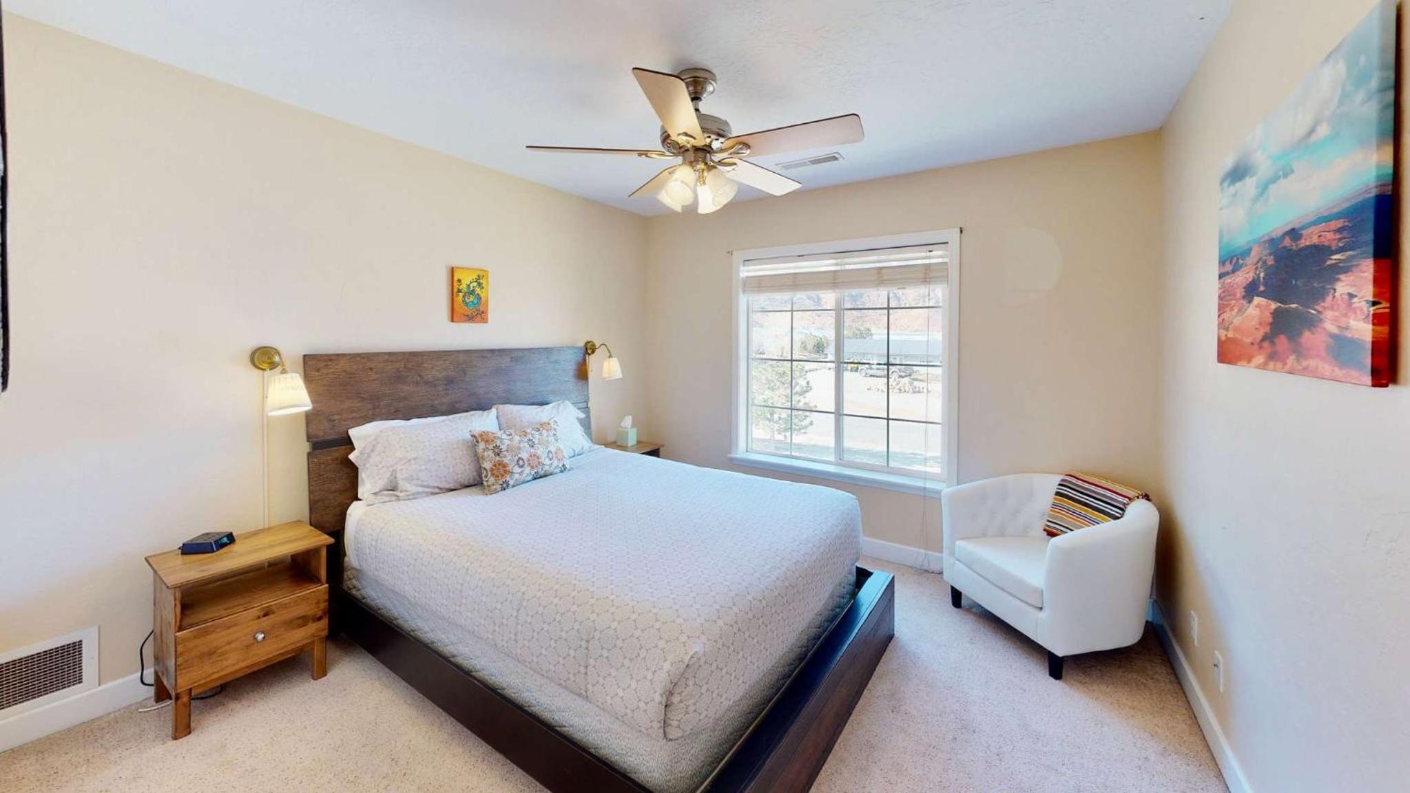 Moab Desert Home, 4 Bedroom Private House, Sleeps 10, Pet Friendly