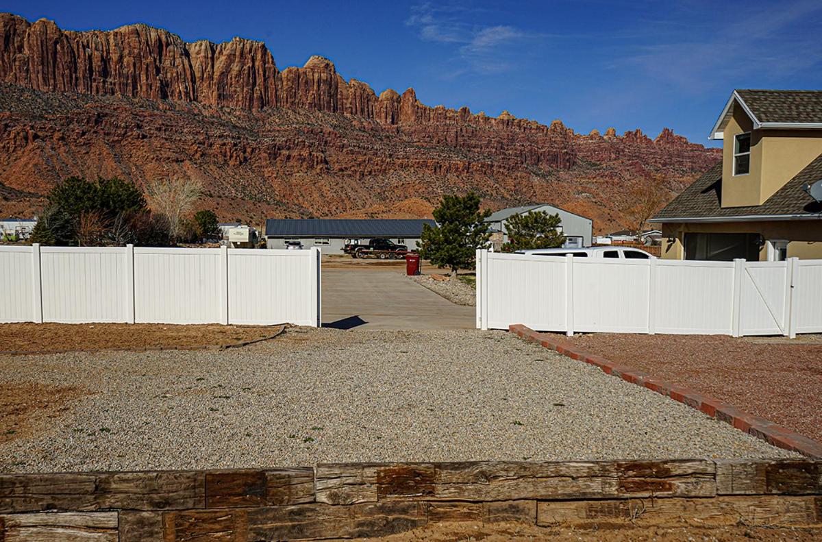 Moab Desert Home, 4 Bedroom Private House, Sleeps 10, Pet Friendly