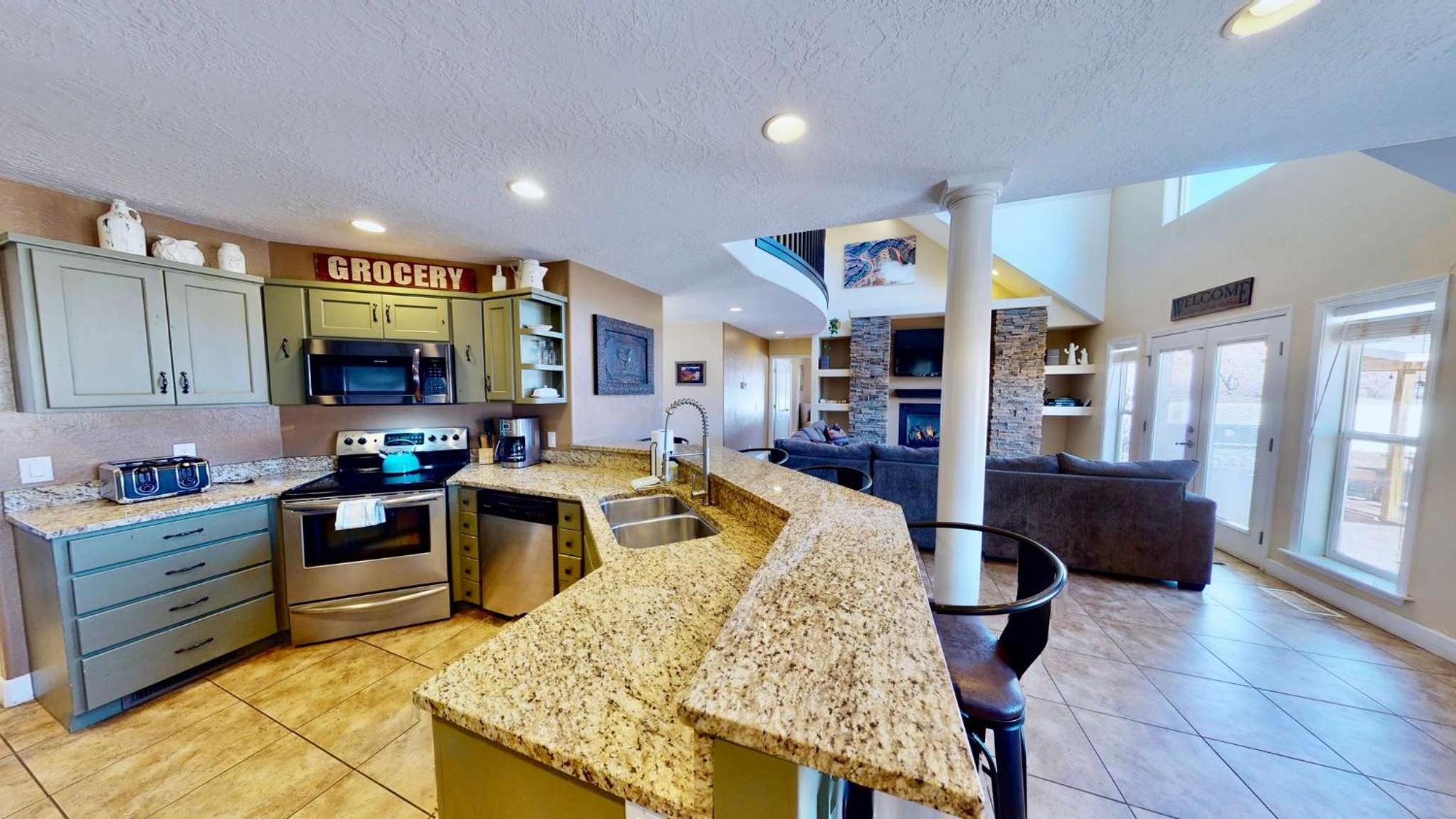 Moab Desert Home, 4 Bedroom Private House, Sleeps 10, Pet Friendly