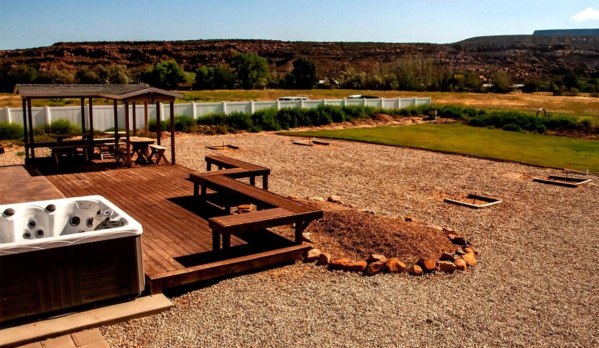 Moab Desert Home, 4 Bedroom Private House, Sleeps 10, Pet Friendly