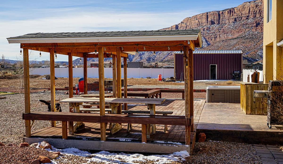 Moab Desert Home, 4 Bedroom Private House, Sleeps 10, Pet Friendly