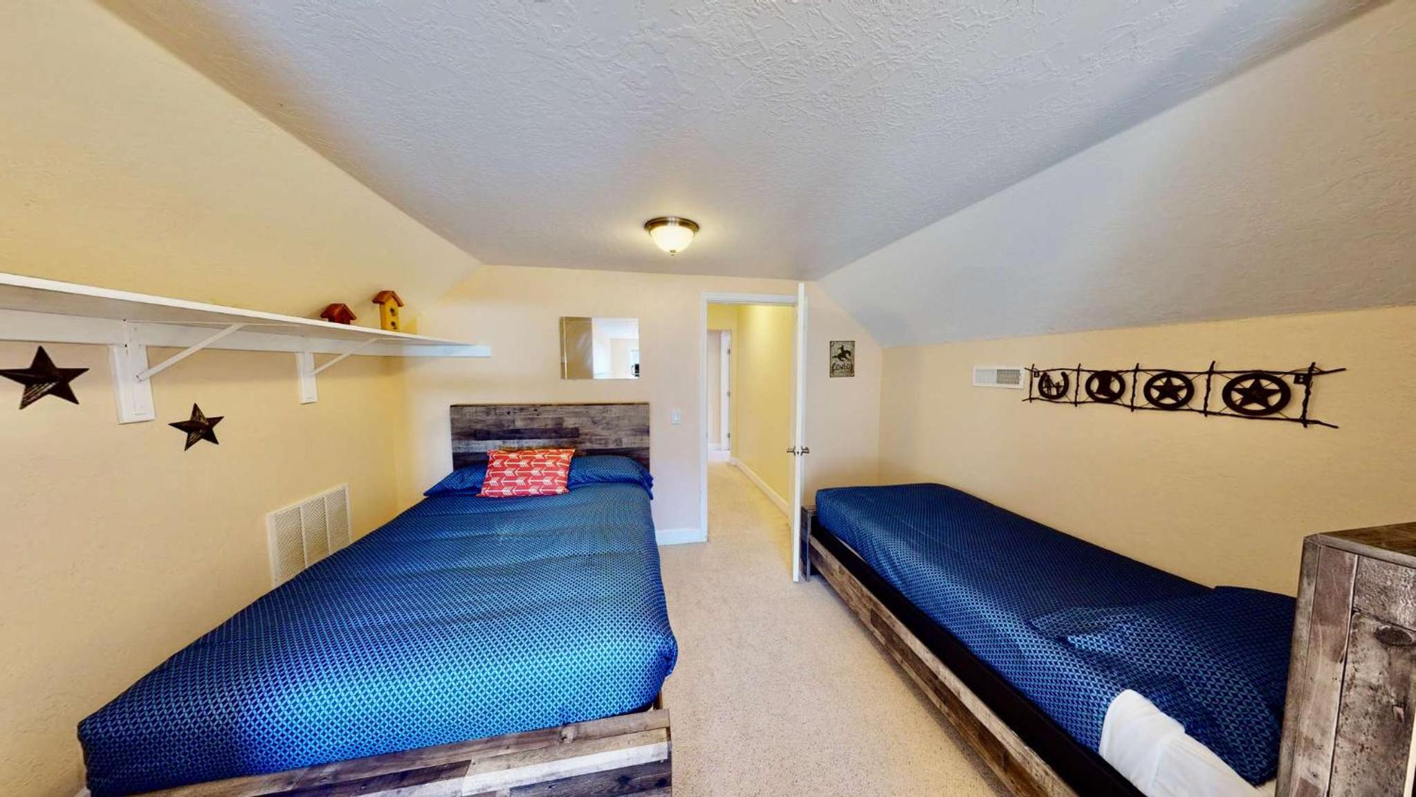Moab Desert Home, 4 Bedroom Private House, Sleeps 10, Pet Friendly
