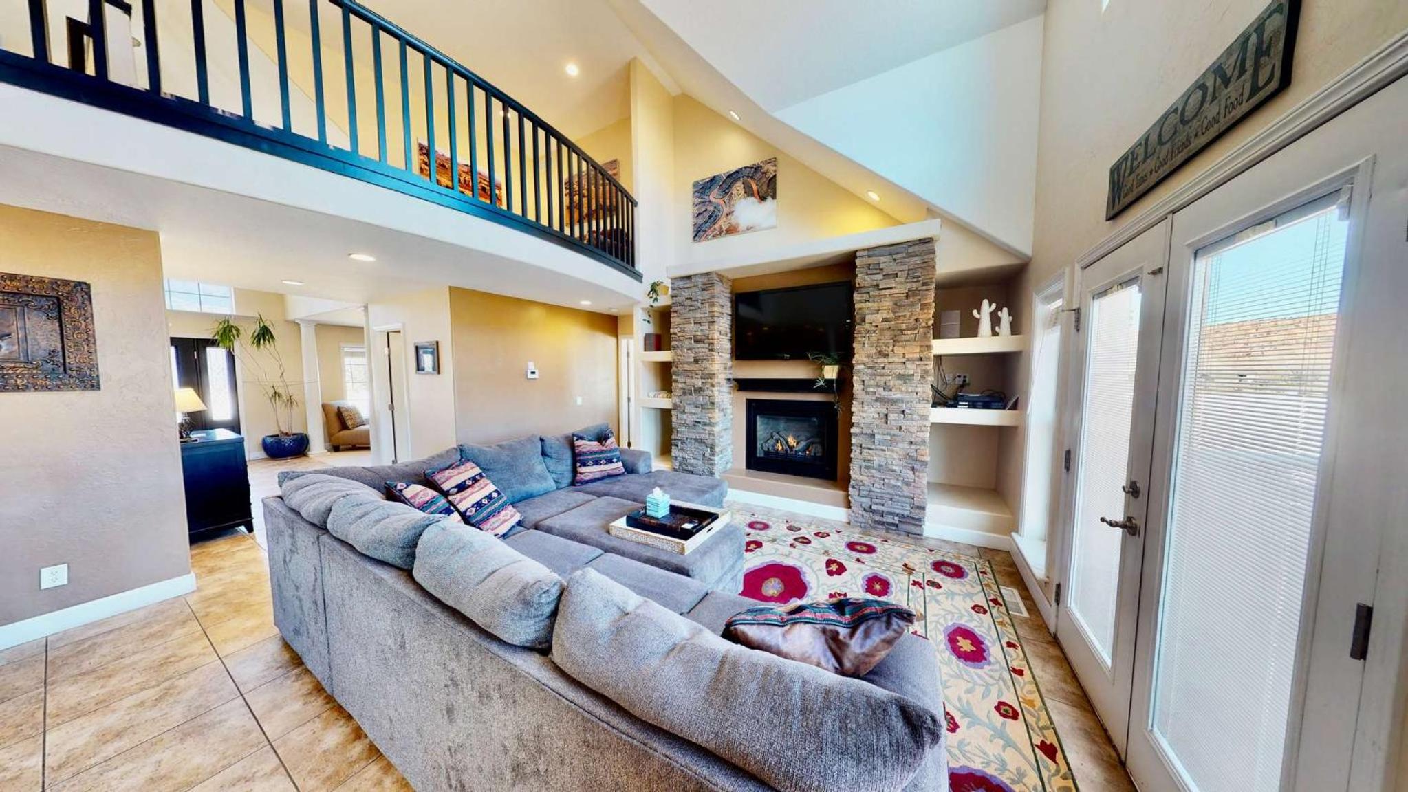 Moab Desert Home, 4 Bedroom Private House, Sleeps 10, Pet Friendly