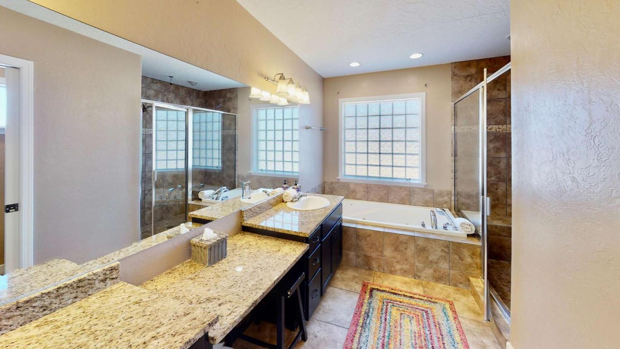 Moab Desert Home, 4 Bedroom Private House, Sleeps 10, Pet Friendly