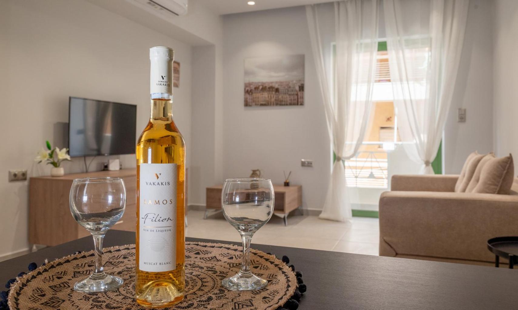 LOUTRAKI HOUSE