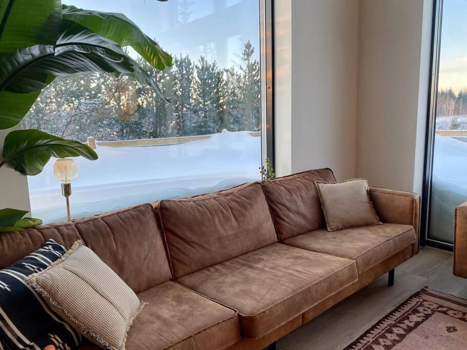 The Oak house - Designers private Northern lights geothermal Villa view 5