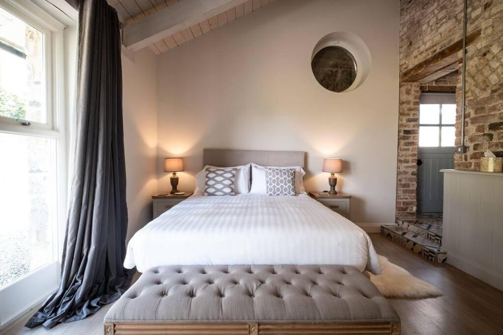 The Mews -- Luxury Stay at Bellingham Estate view 4