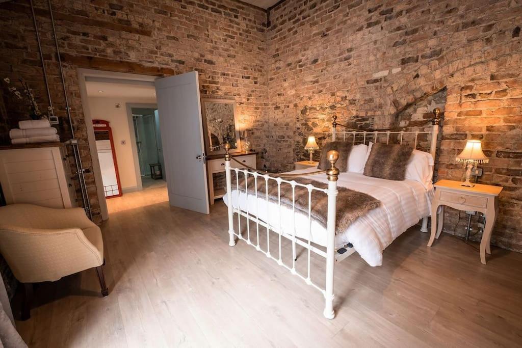The Mews -- Luxury Stay at Bellingham Estate view 2