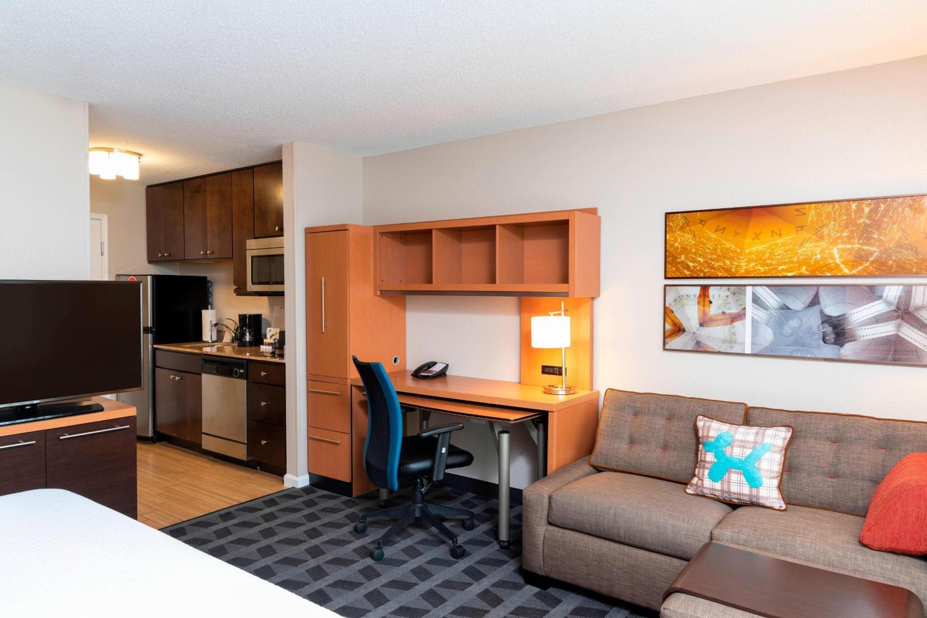Fort Wayne Vacations - TownePlace Suites Fort Wayne North - Property Image 1