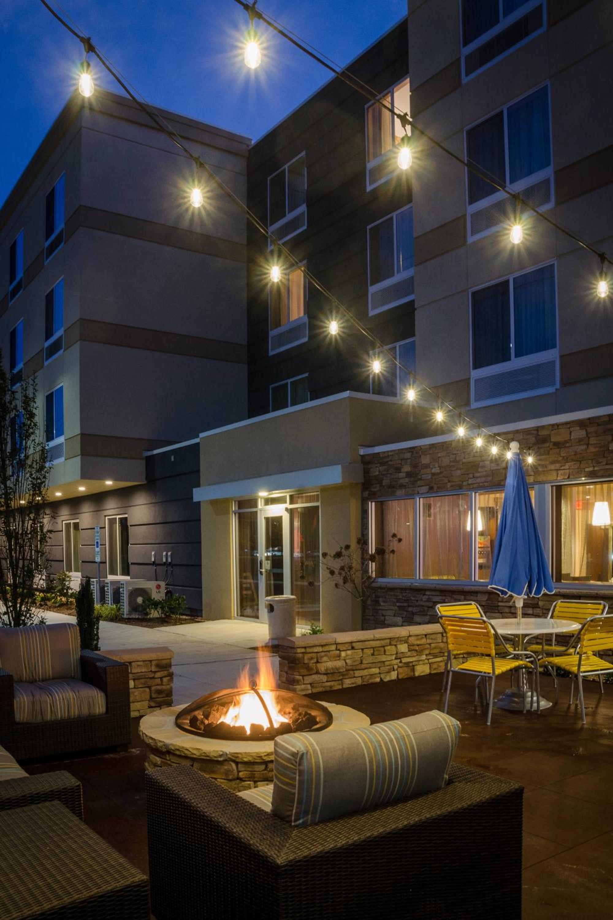 Fayetteville Vacations - Fairfield Inn  Suites by Marriott Fayetteville North - Property Image 10