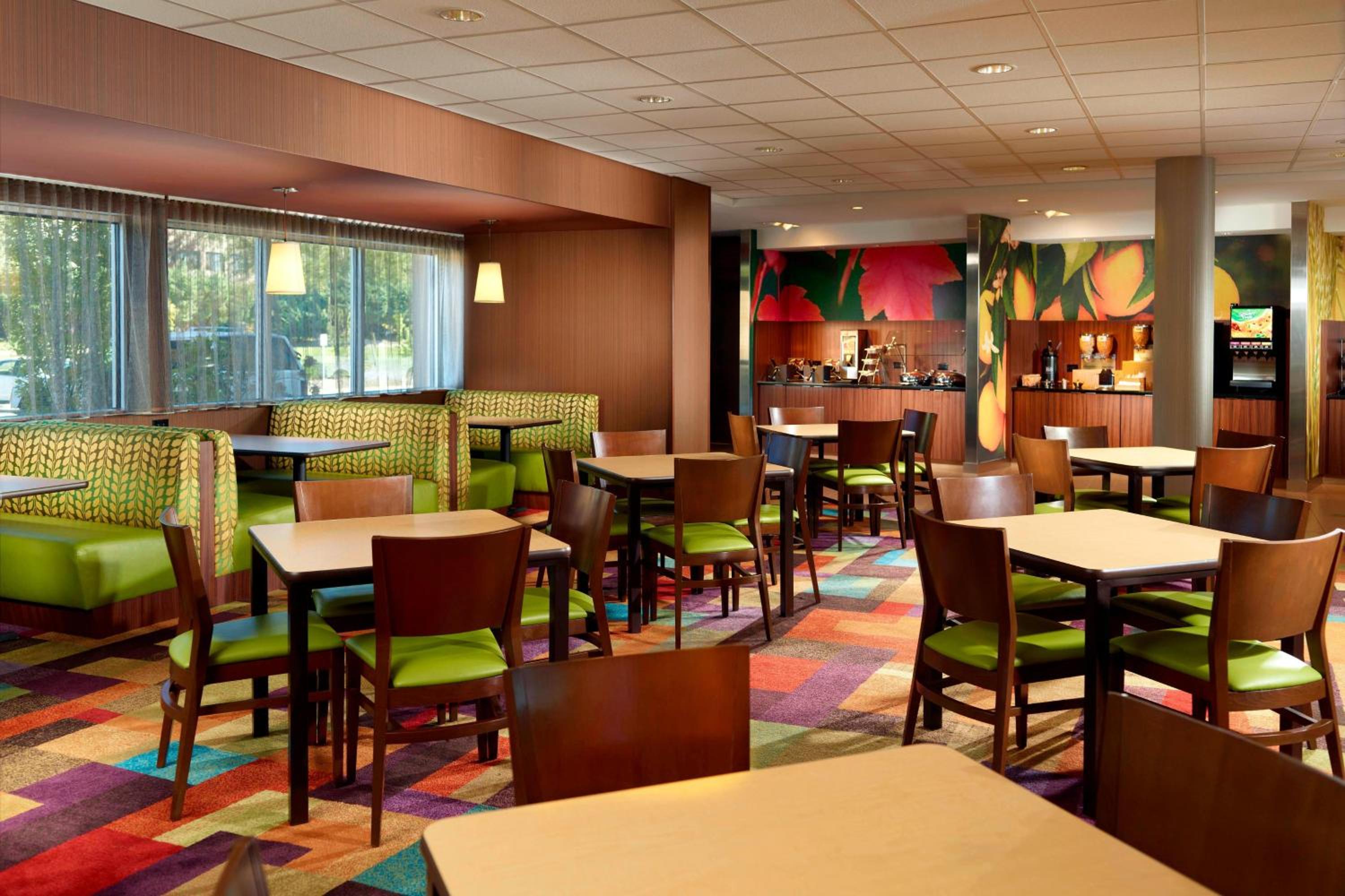 Fayetteville Vacations - Fairfield Inn  Suites by Marriott Fayetteville North - Property Image 9