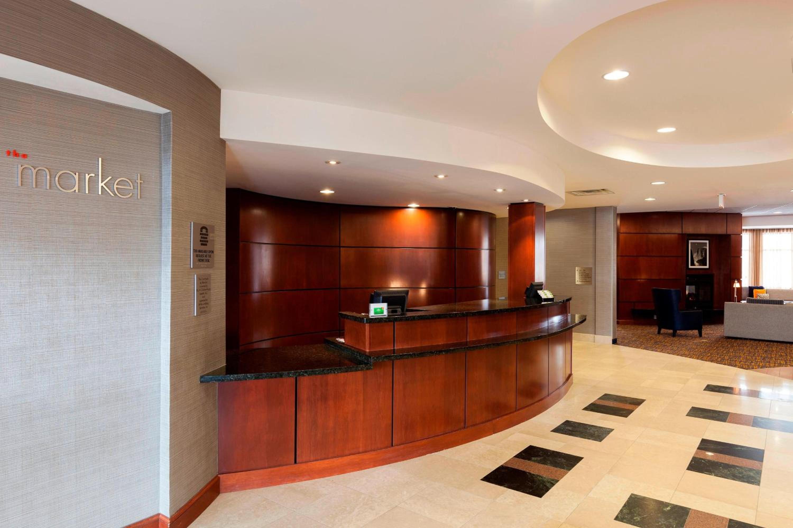 Schaumburg Vacations - Courtyard by Marriott Chicago Schaumburg/Woodfield Mall - Property Image 20