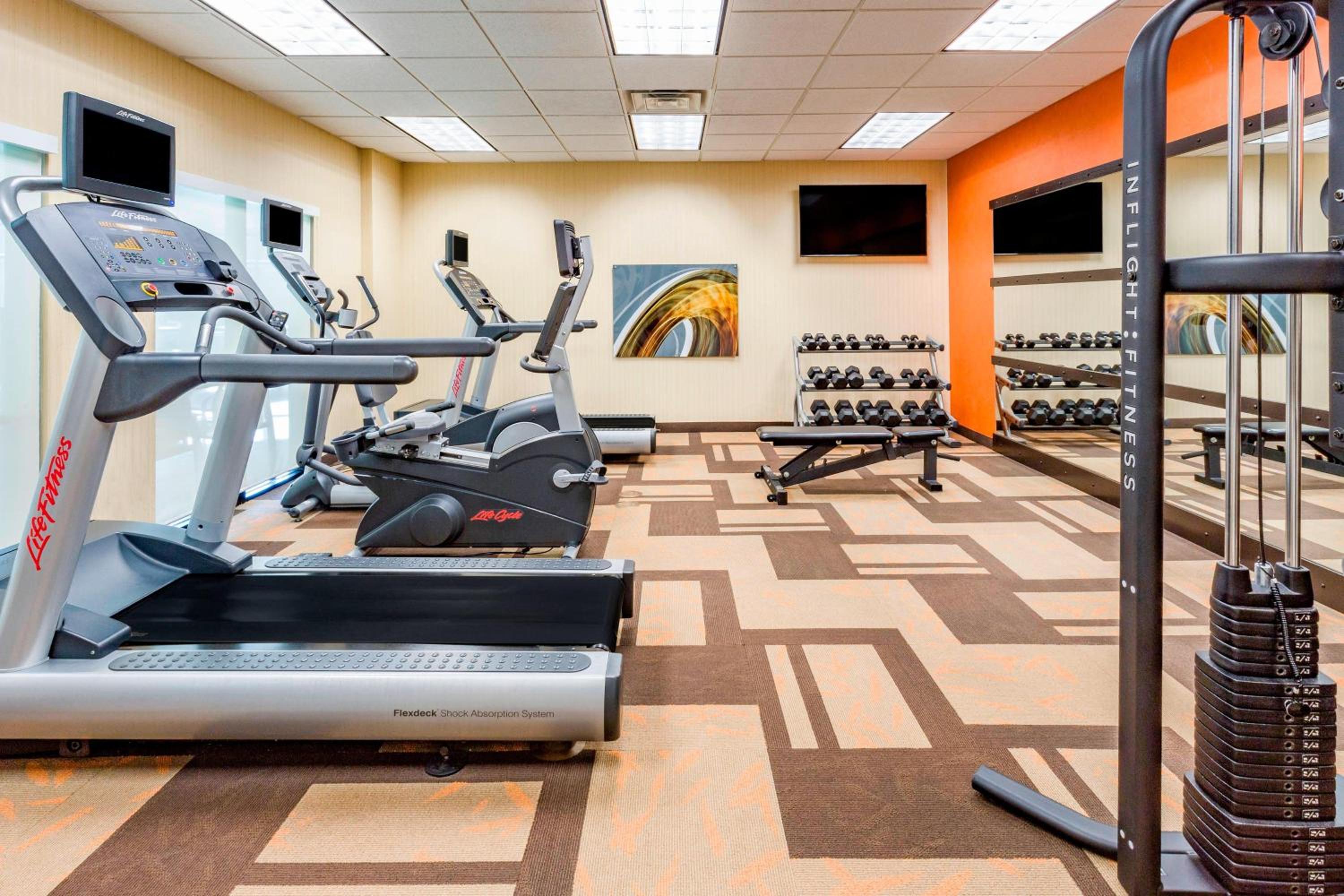 Schaumburg Vacations - Courtyard by Marriott Chicago Schaumburg/Woodfield Mall - Property Image 5