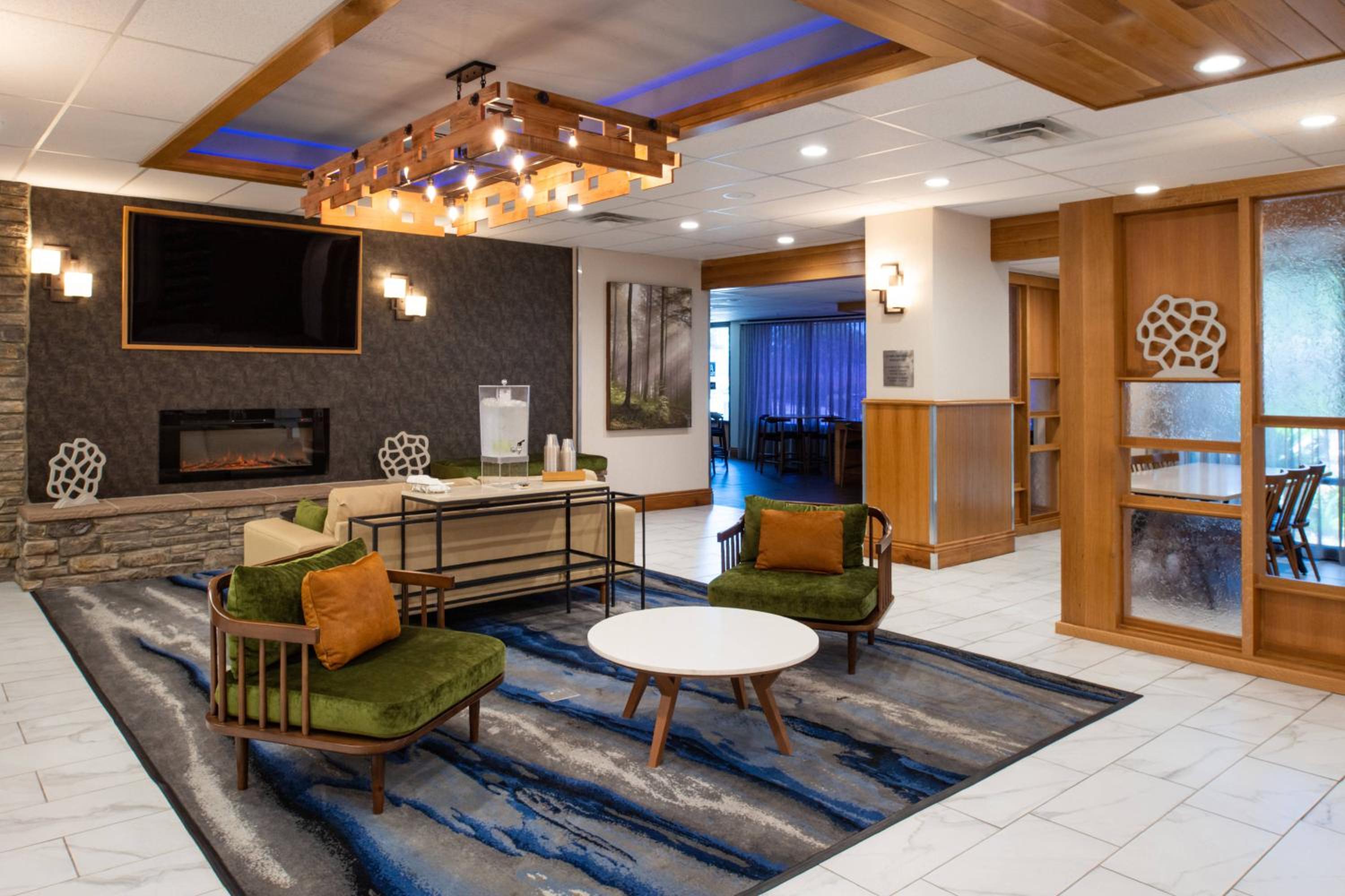 Bakersfield Vacations - Fairfield Inn and Suites by Marriott Bakersfield Central - Property Image 1