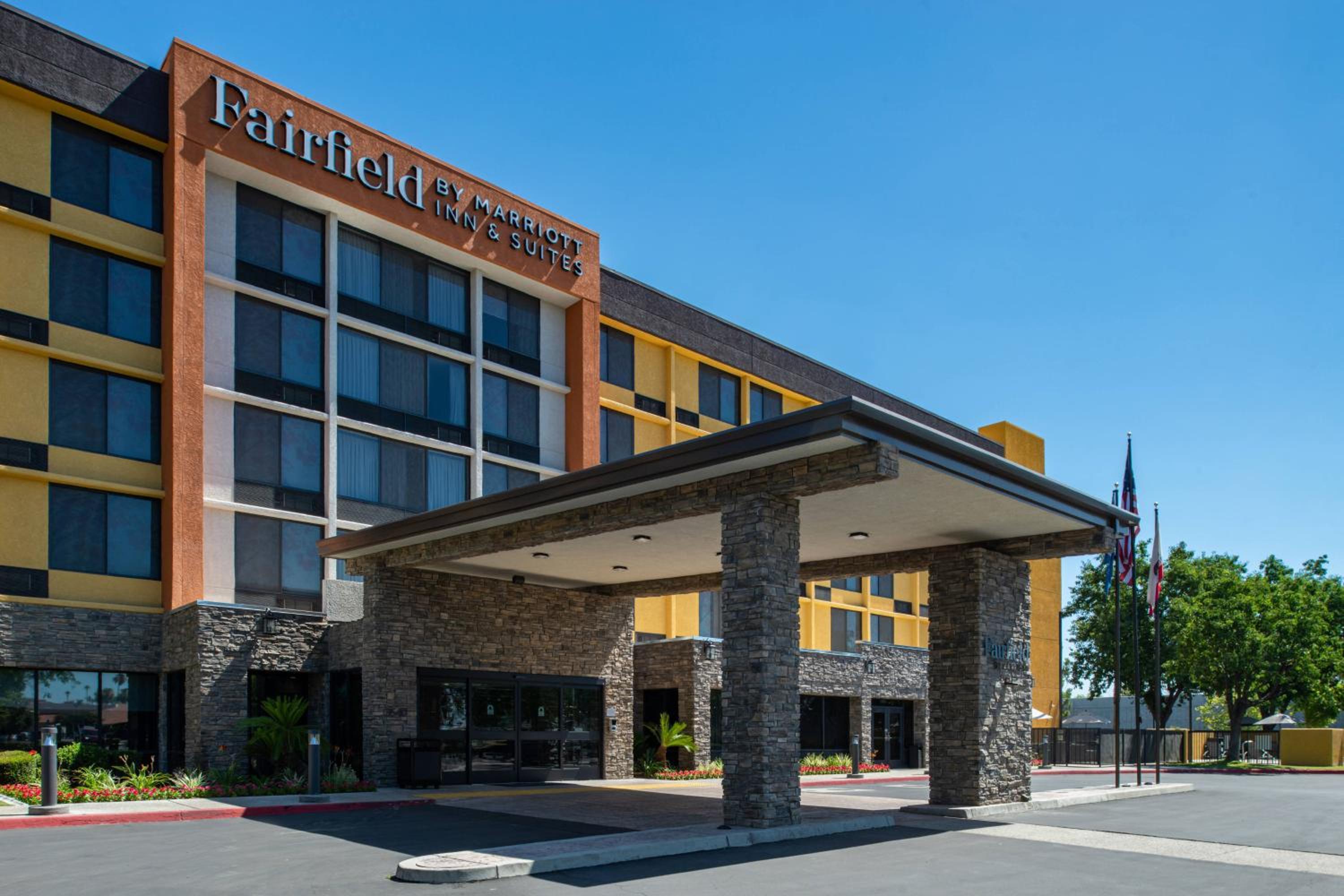 Hotel Fairfield Inn and Suites by Marriott Bakersfield Central - Image 1