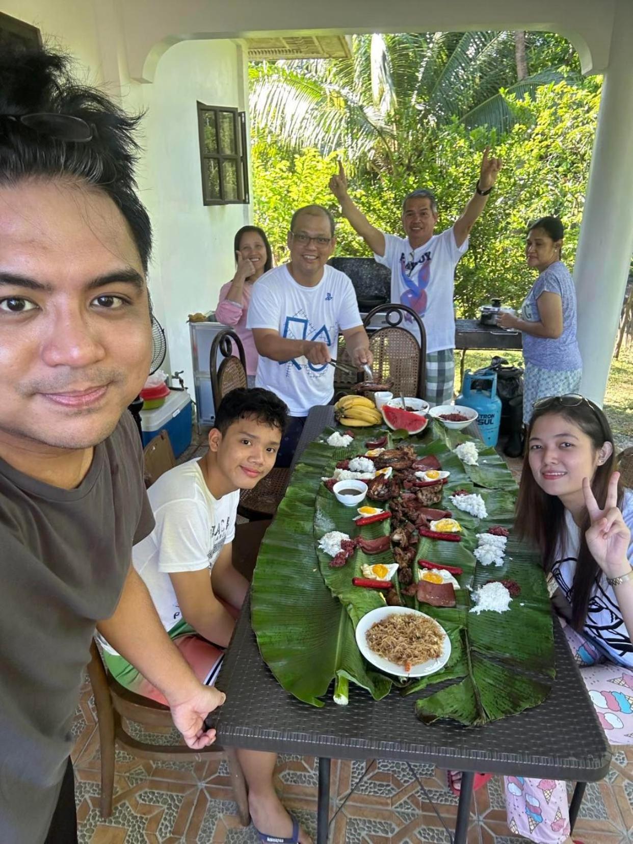 Riverside Transient House/Balingasay-Patar Beach