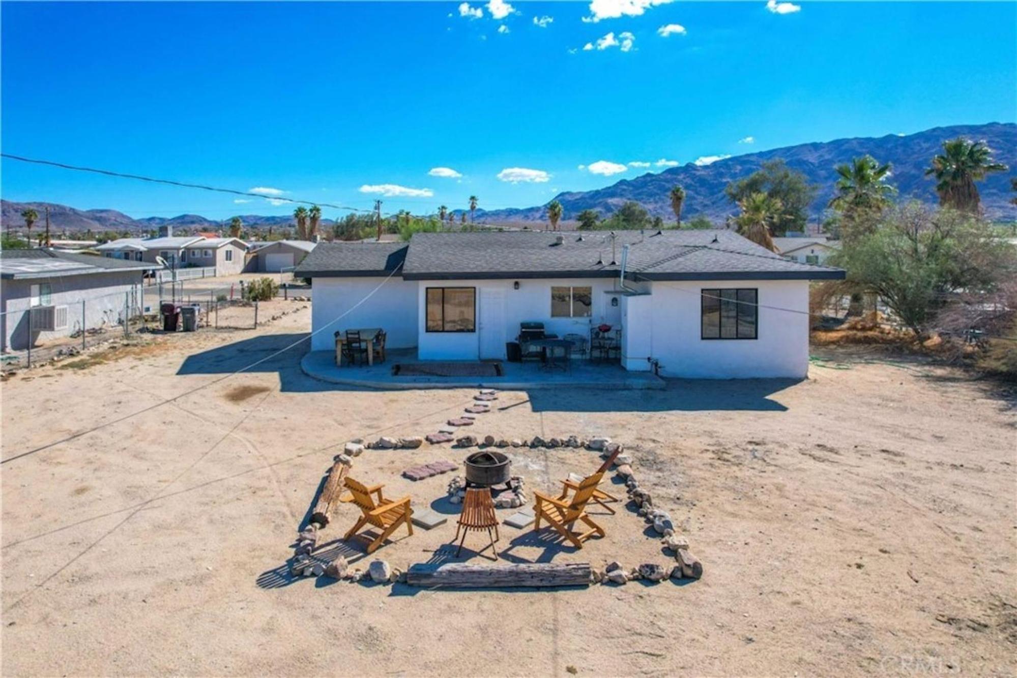 Cozy Fresh Desert Hideaway, 5 mins to Joshua Tree view 4