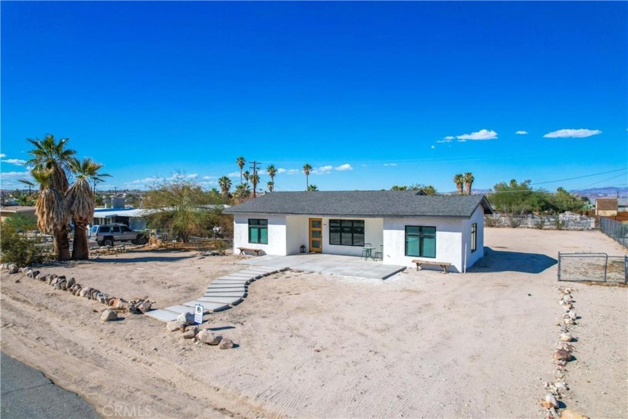 Cozy Fresh Desert Hideaway, 5 mins to Joshua Tree view 3