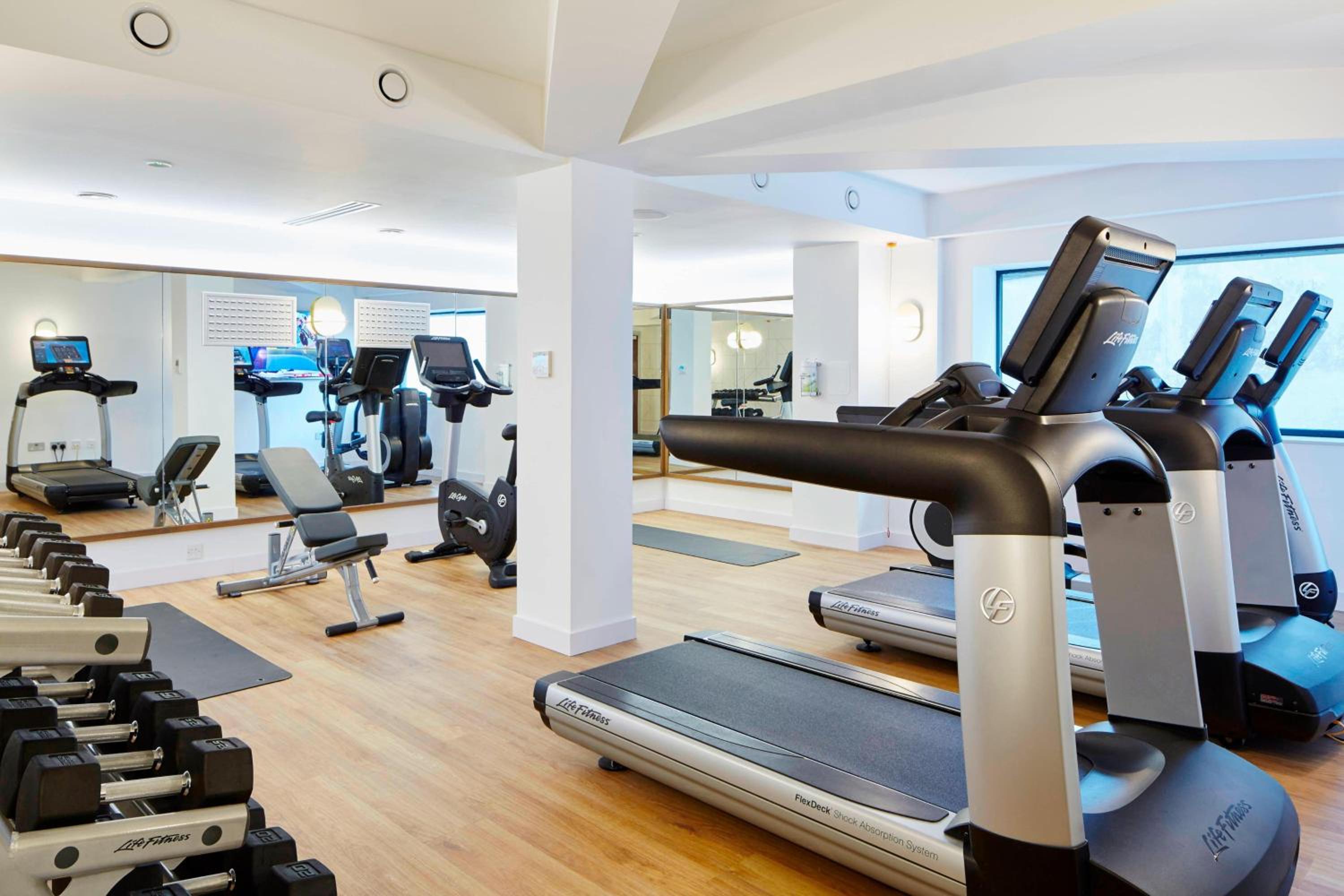 Luton Vacations - Courtyard by Marriott Luton Airport - Property Image 4