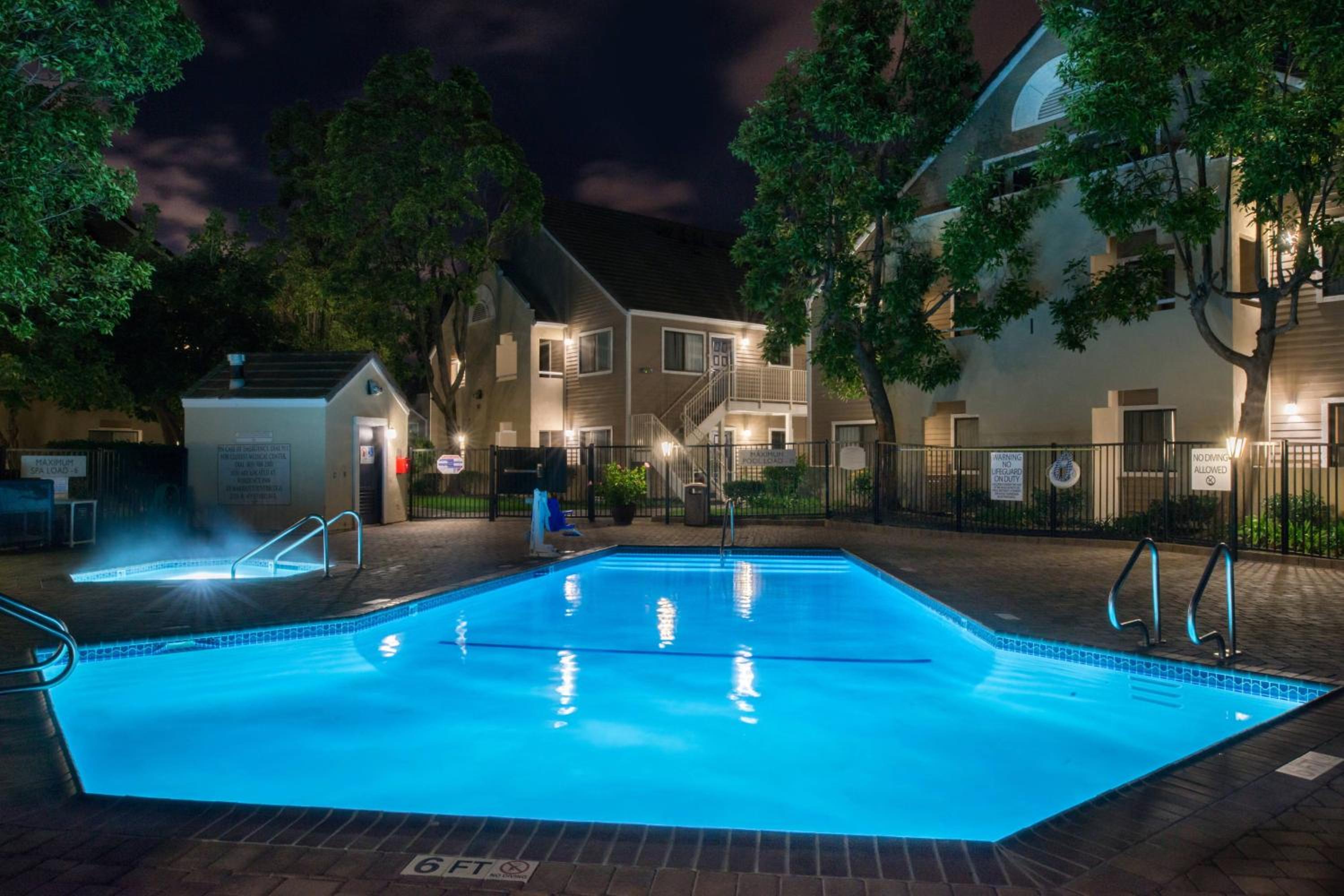 Oxnard Vacations - Residence Inn by Marriott Oxnard River Ridge - Property Image 9