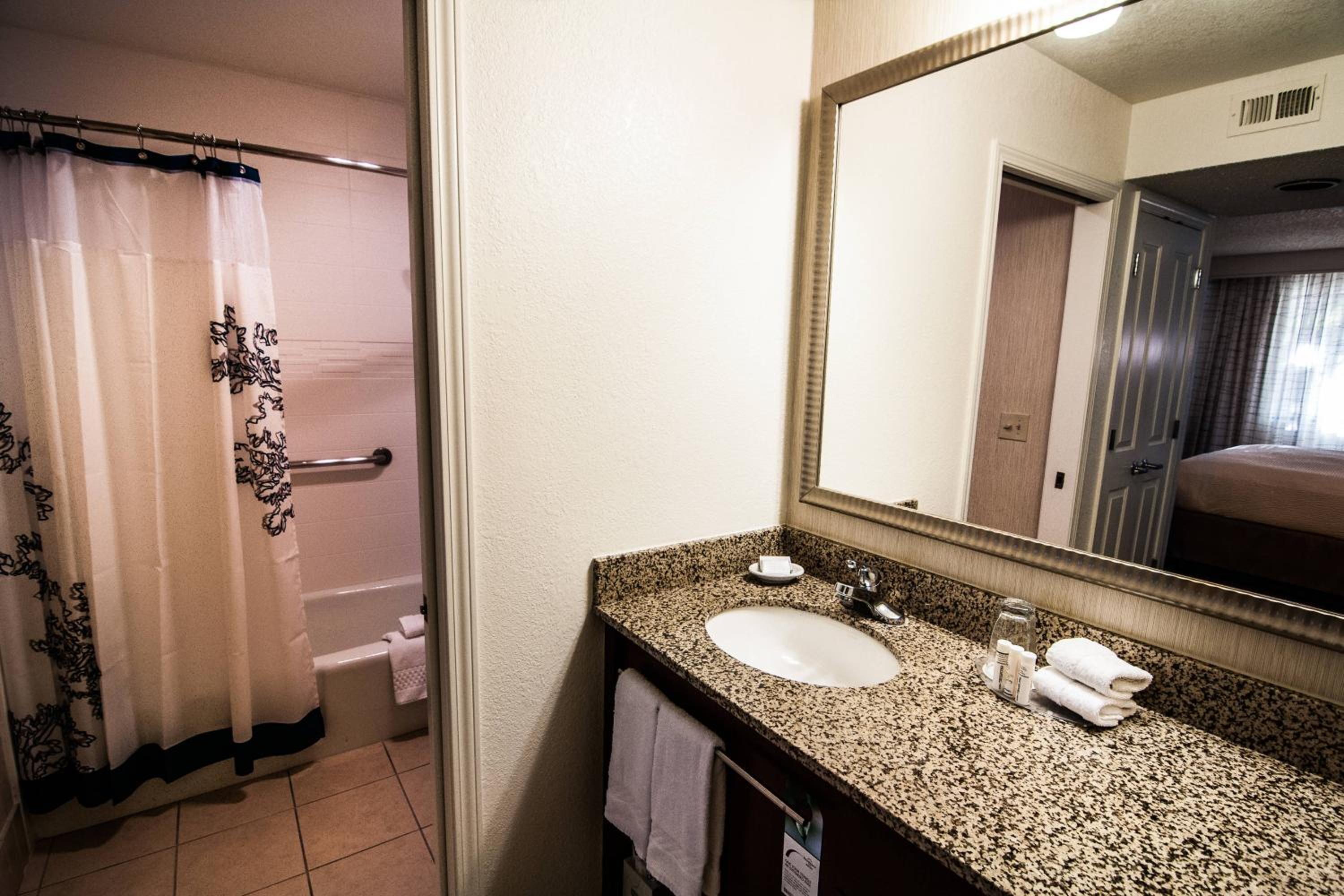 Oxnard Vacations - Residence Inn by Marriott Oxnard River Ridge - Property Image 17