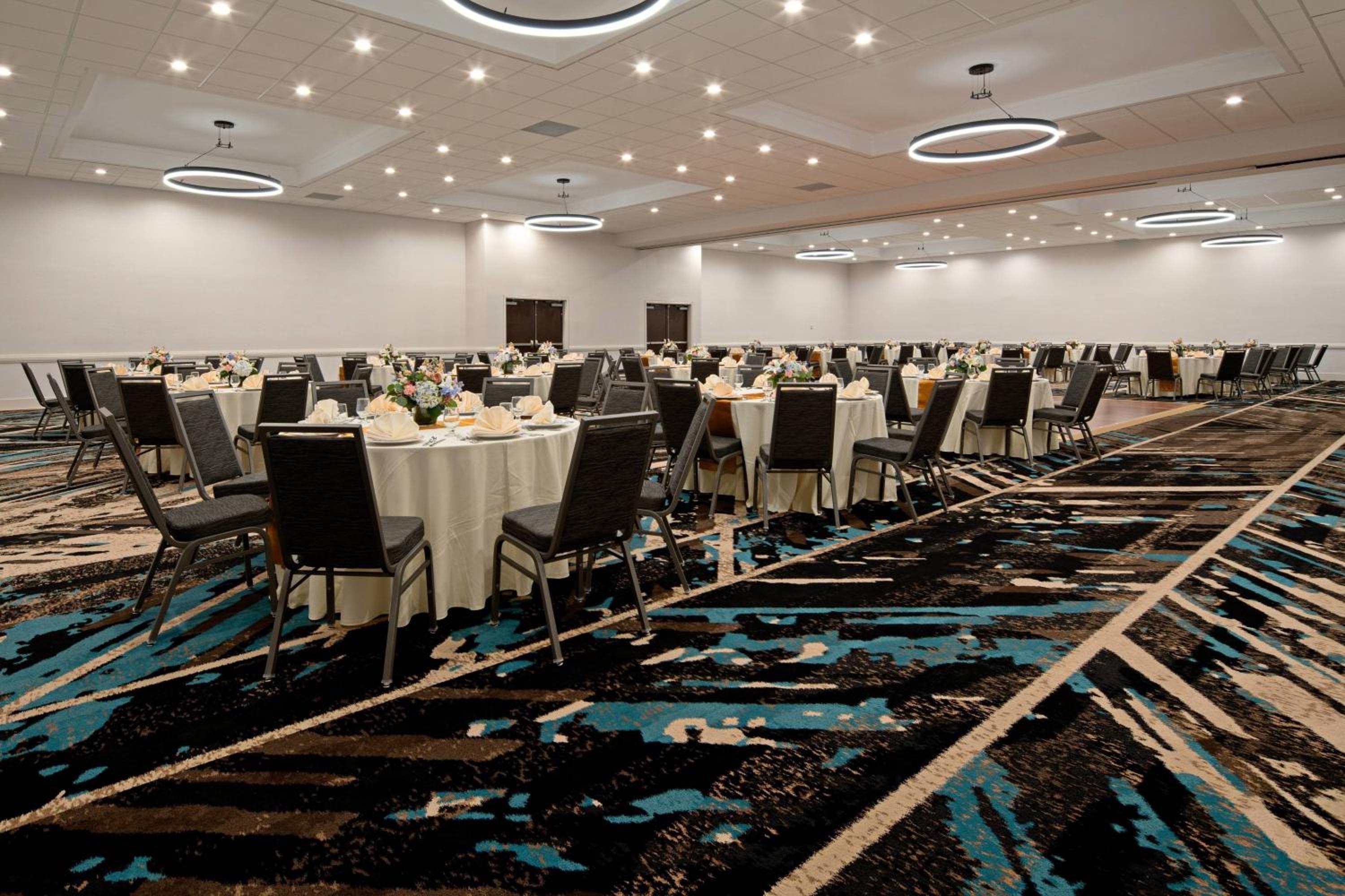Oxnard Vacations - Residence Inn by Marriott Oxnard River Ridge - Property Image 3