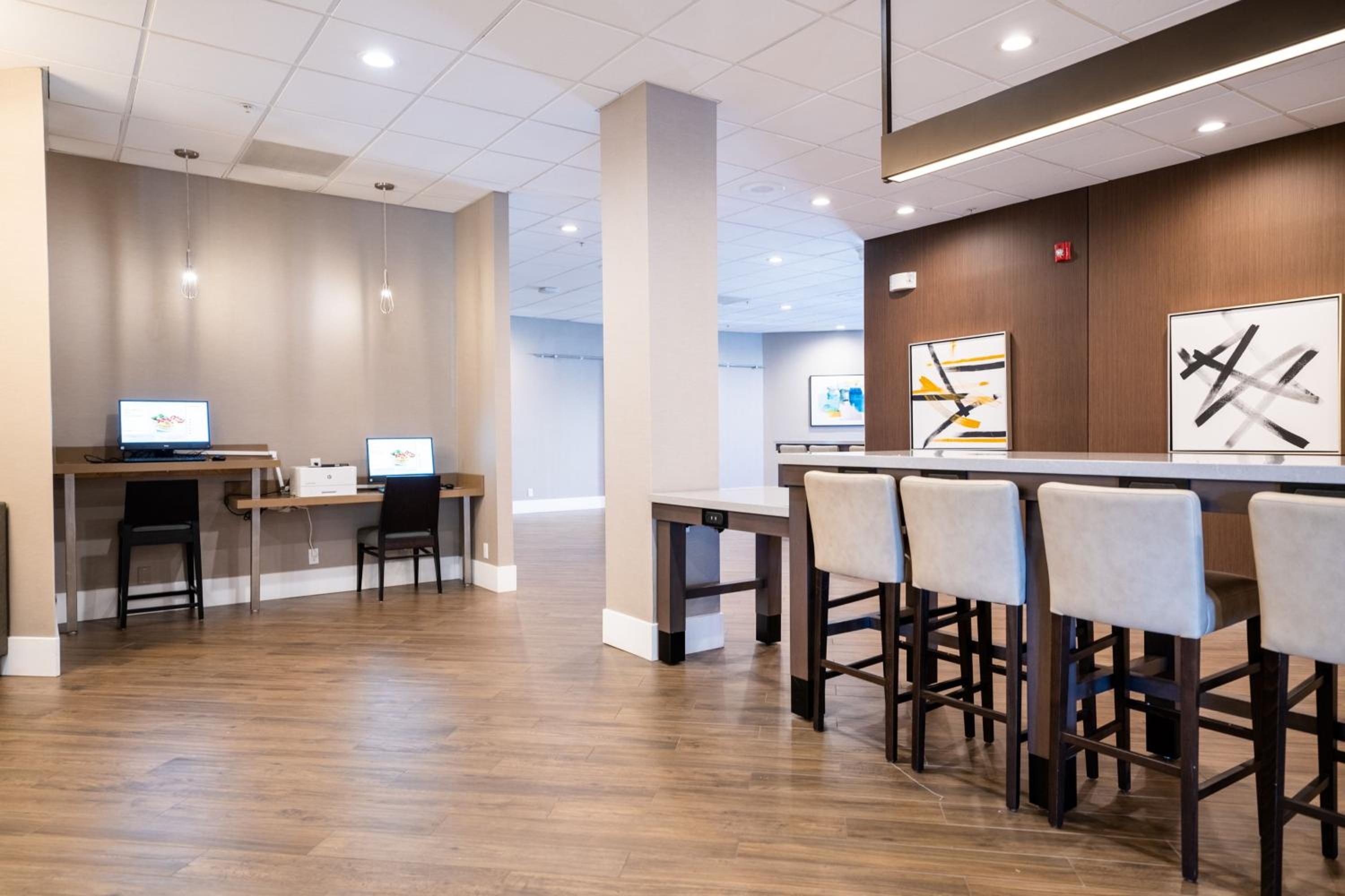 Oxnard Vacations - Residence Inn by Marriott Oxnard River Ridge - Property Image 13