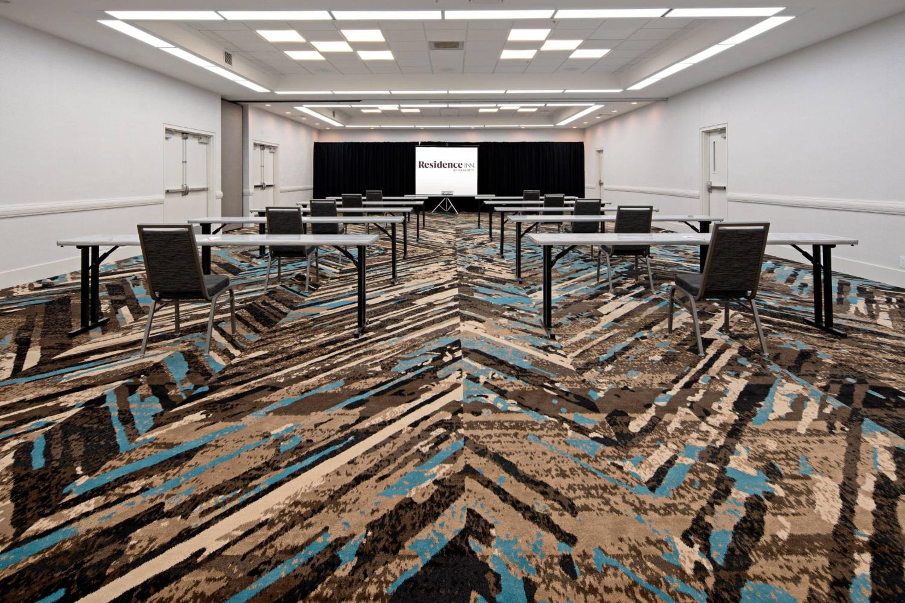 Oxnard Vacations - Residence Inn by Marriott Oxnard River Ridge - Property Image 4