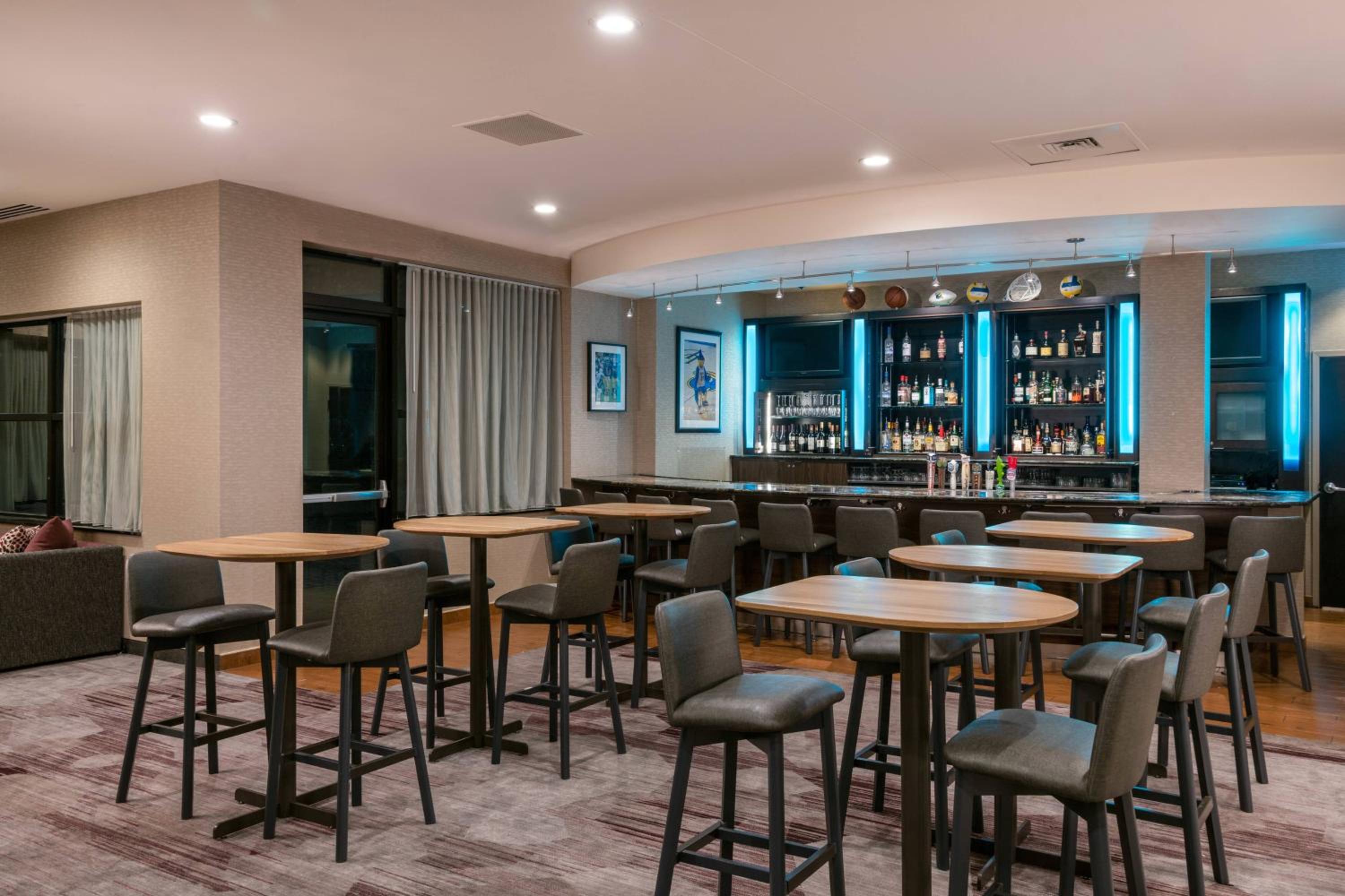 Newark Vacations - Courtyard by Marriott Newark-University of Delaware - Property Image 3