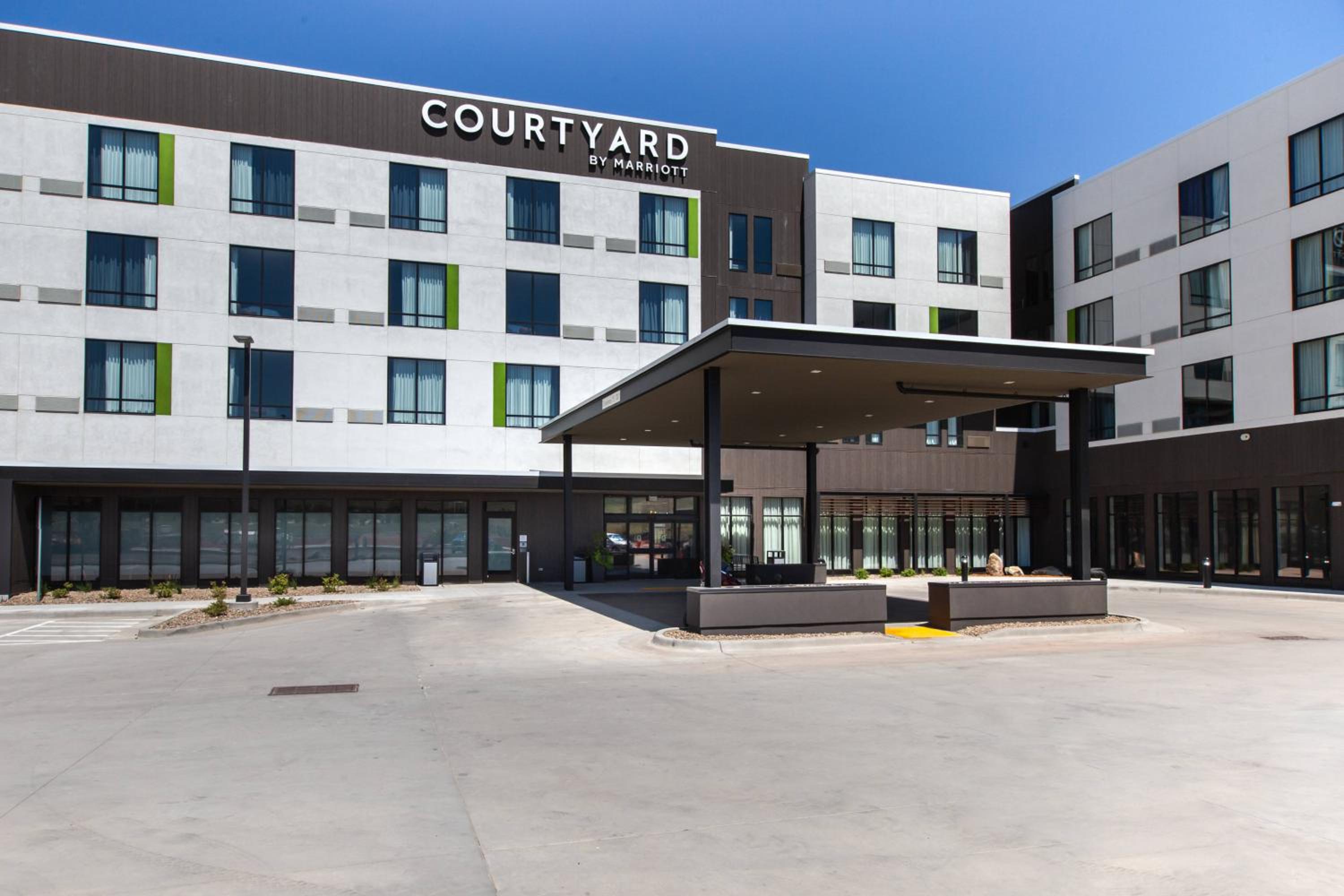 Hotel Courtyard by Marriott Rapid City - Image 1