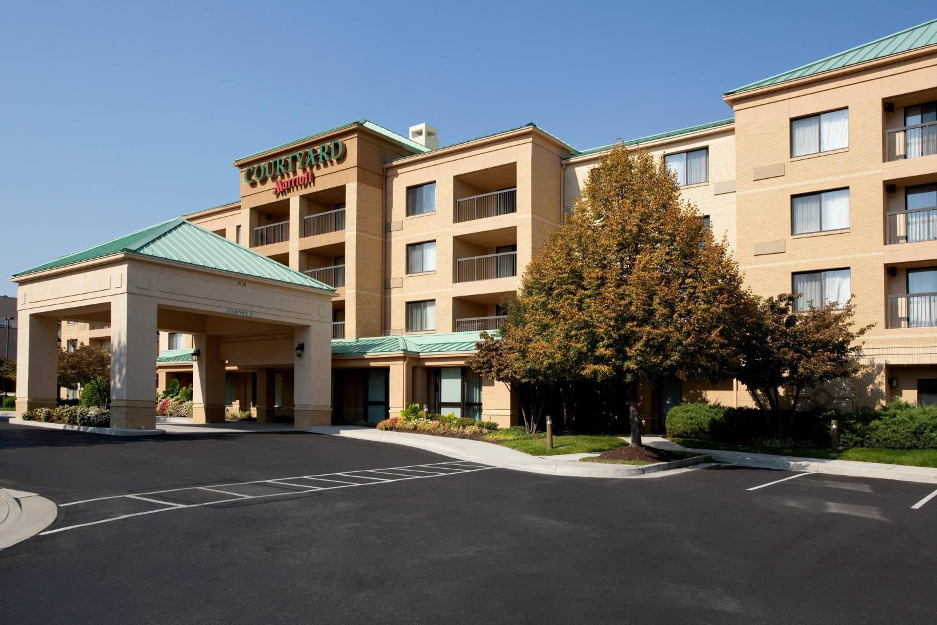 Hotel Courtyard by Marriott Richmond Northwest - Image 1