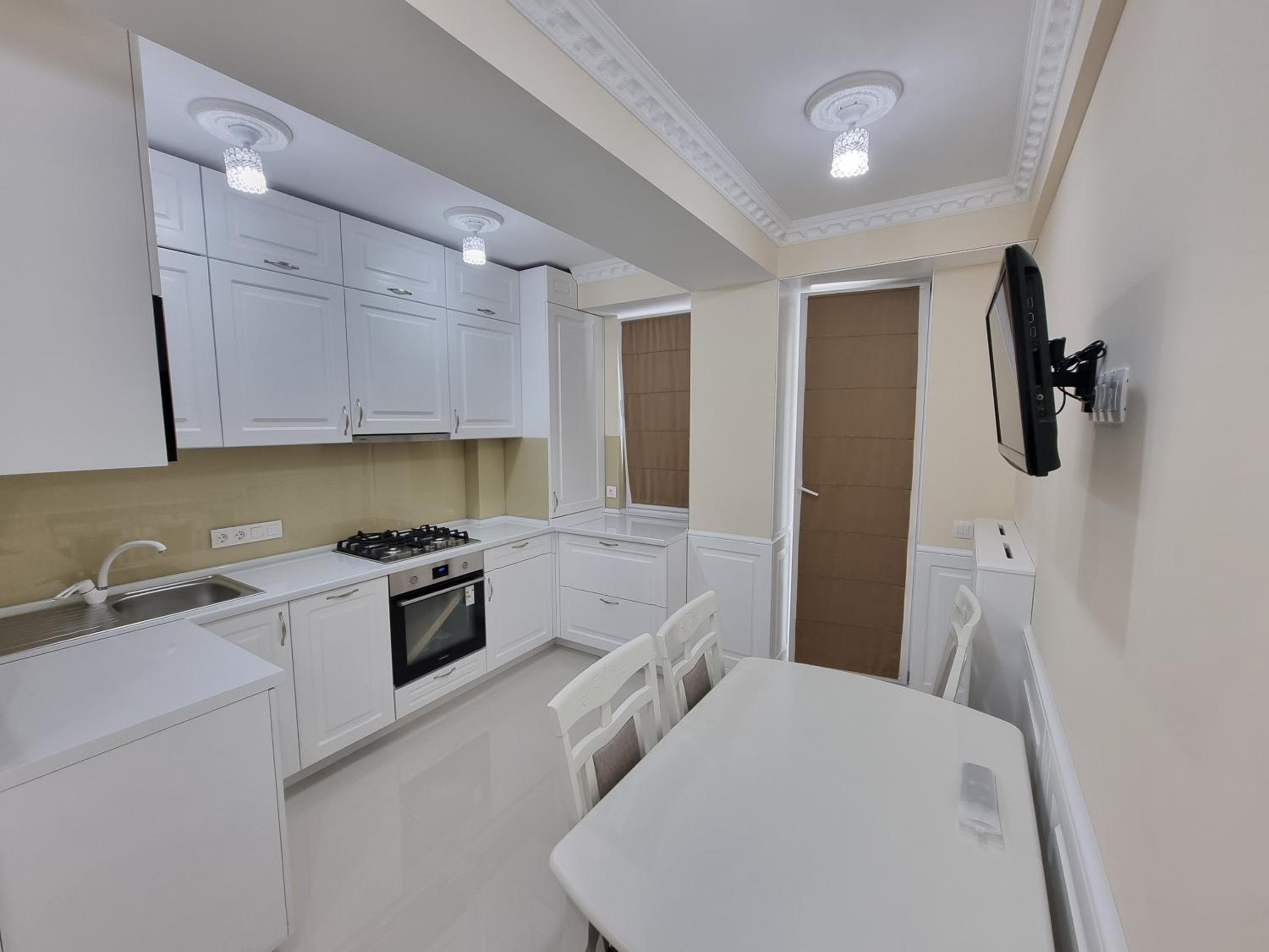 Luxury Ismail Street in Chisinau view 2