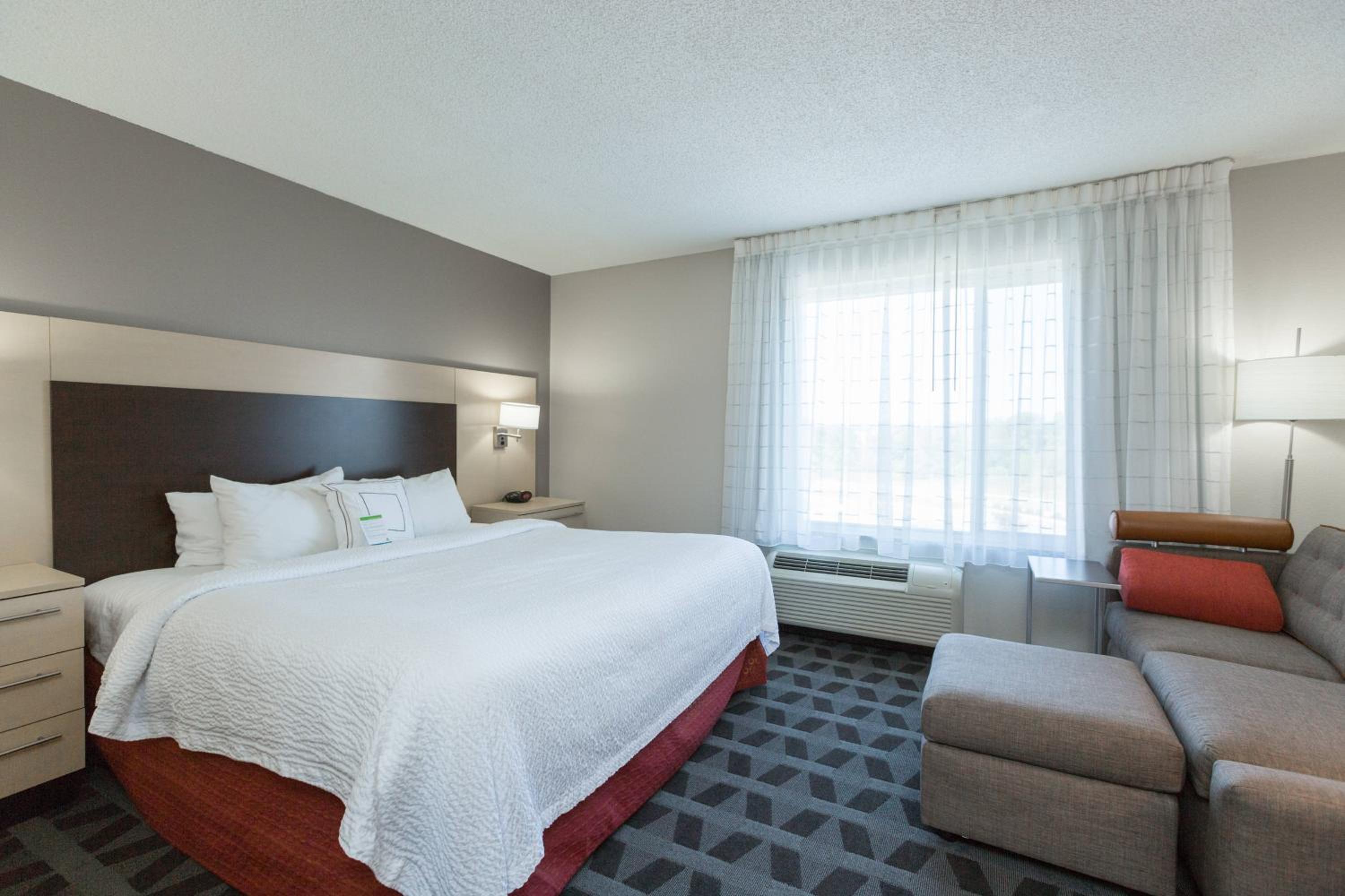 Winchester Vacations - TownePlace Suites Winchester - Property Image 22