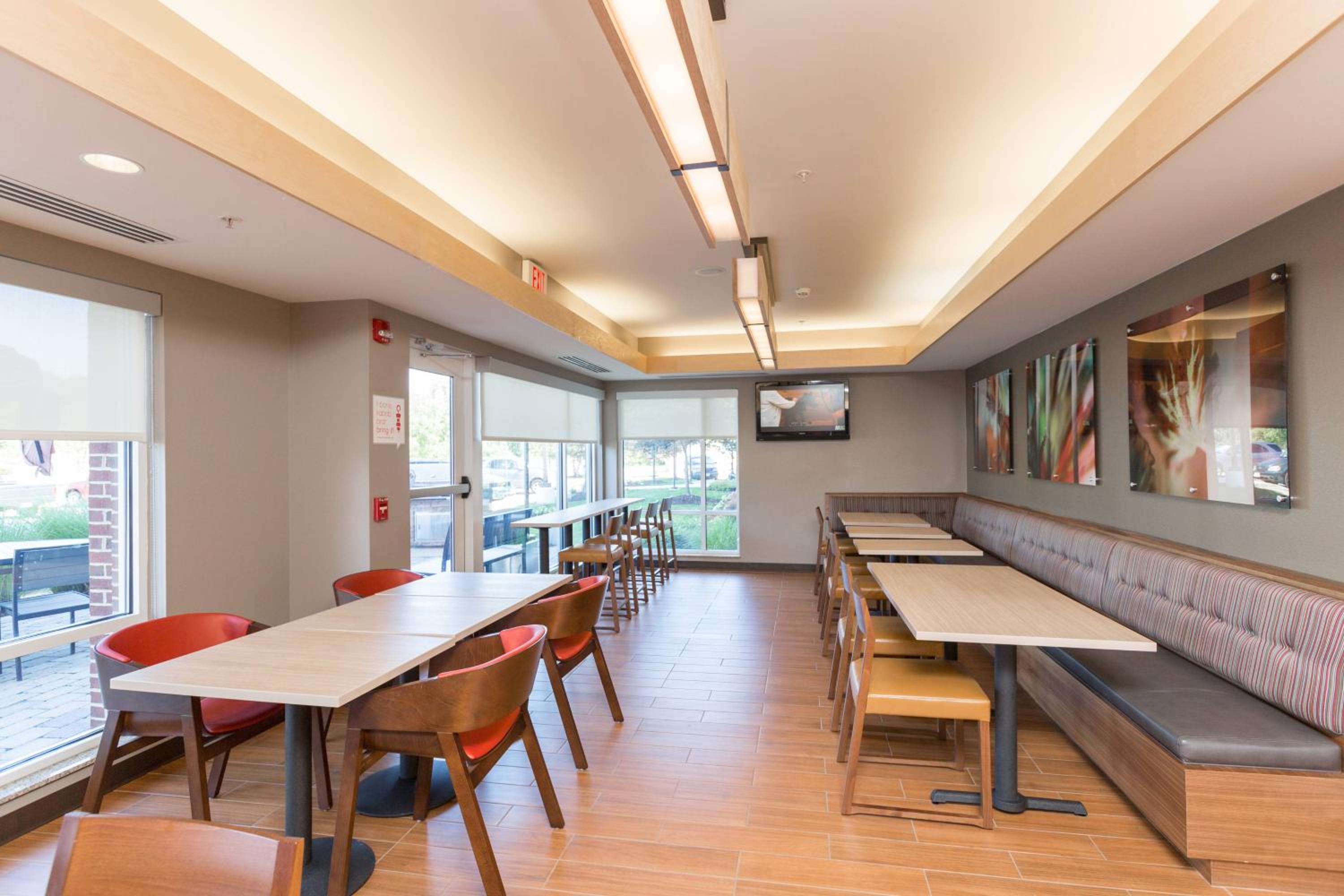 Winchester Vacations - TownePlace Suites Winchester - Property Image 9