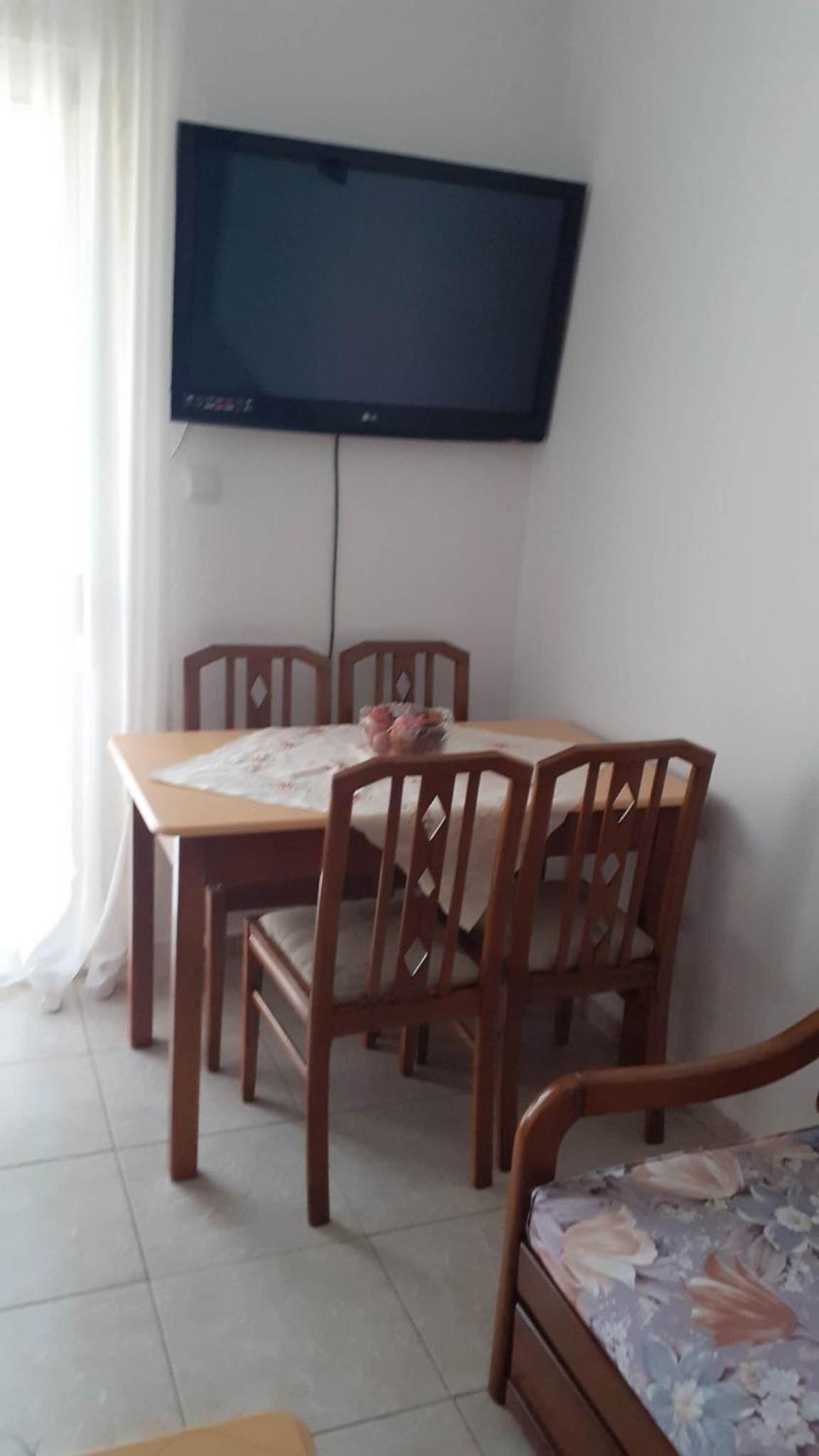 Eirinis home