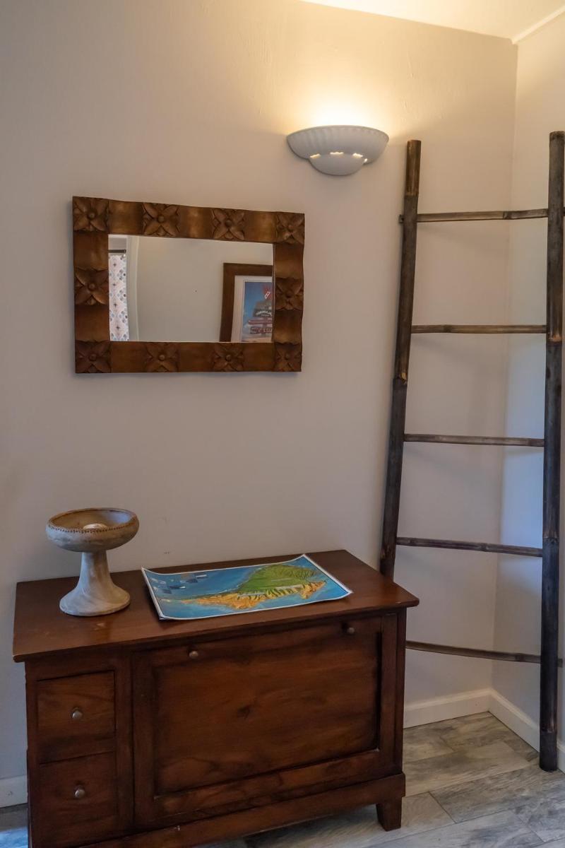Rare 2 Bedroom Loft Townhouse On The North Shore view 2