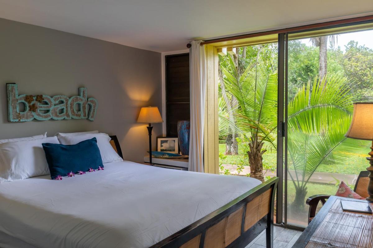 Rare 2 Bedroom Loft Townhouse On The North Shore view 4