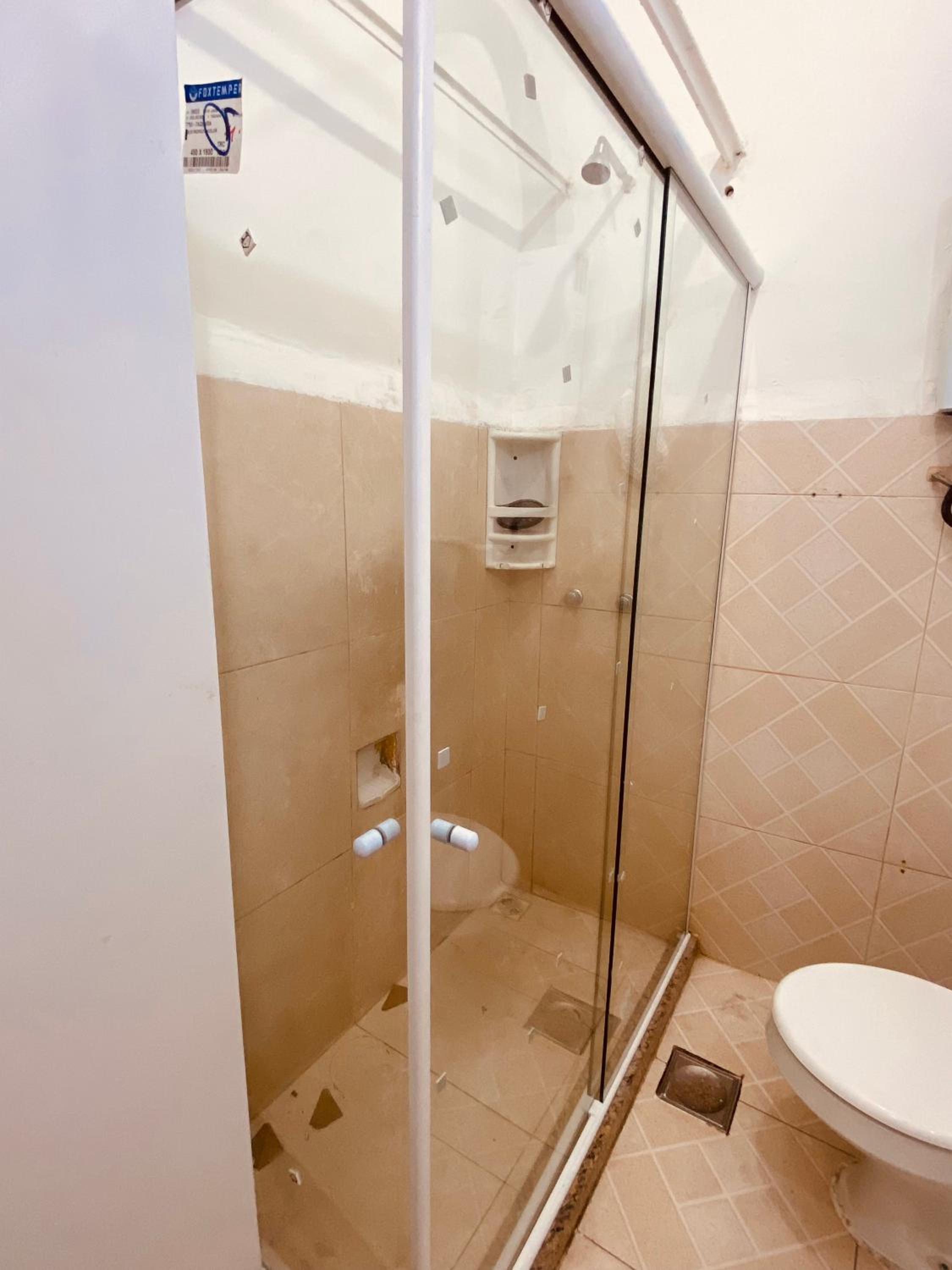 Studio completo ENTRADA pela PRAIA DE COPACABANA, com ar, wifi, netflix, até 4 pessoas, pauloangerami AA3806