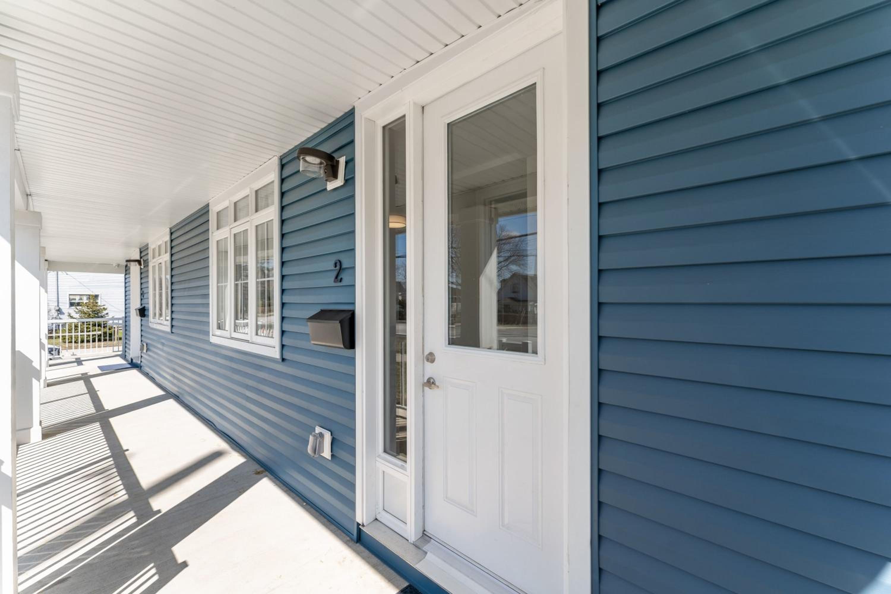 U2 - Beachy Paradise -Private & Spacious 2bdrm apt