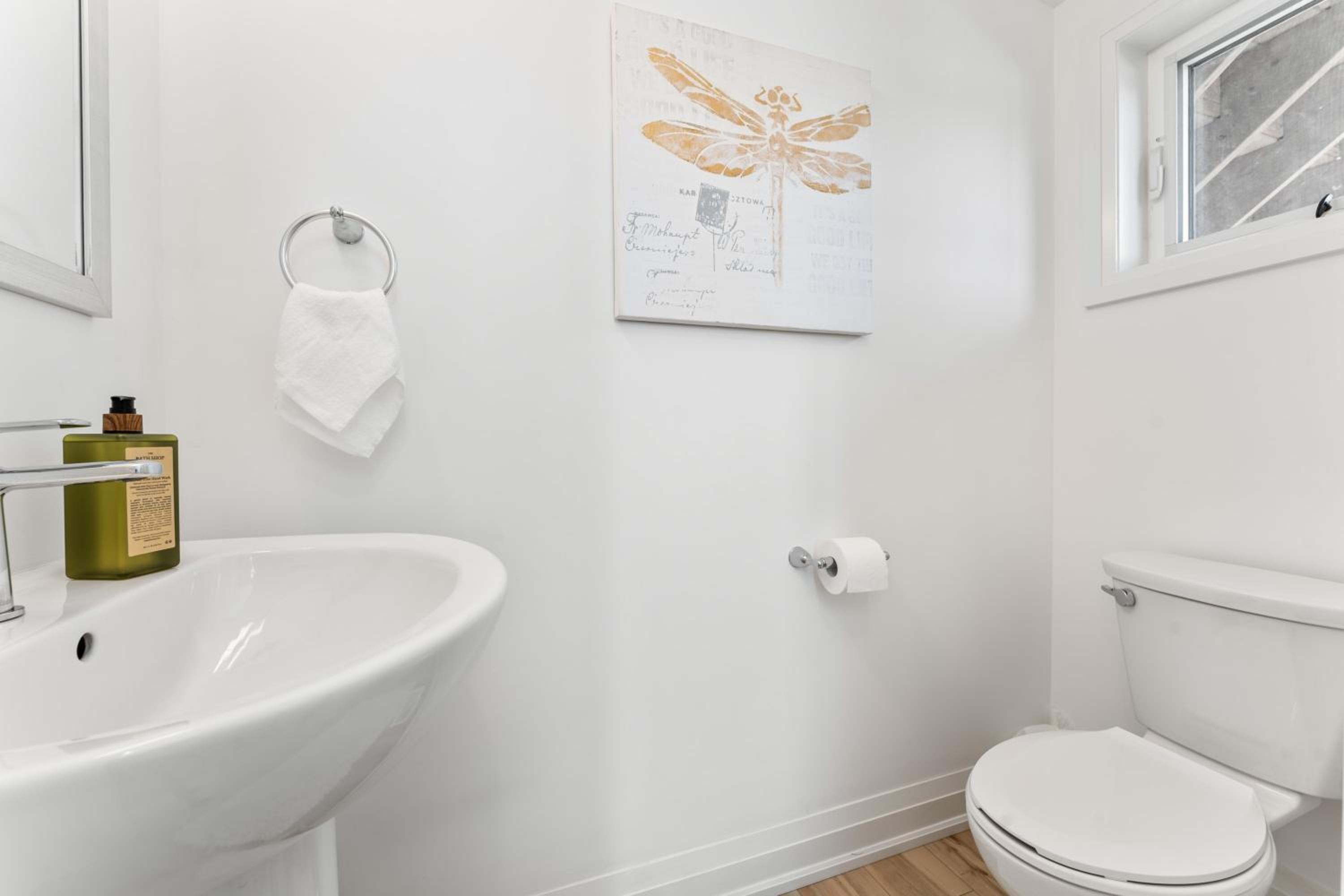 U2 - Beachy Paradise -Private & Spacious 2bdrm apt
