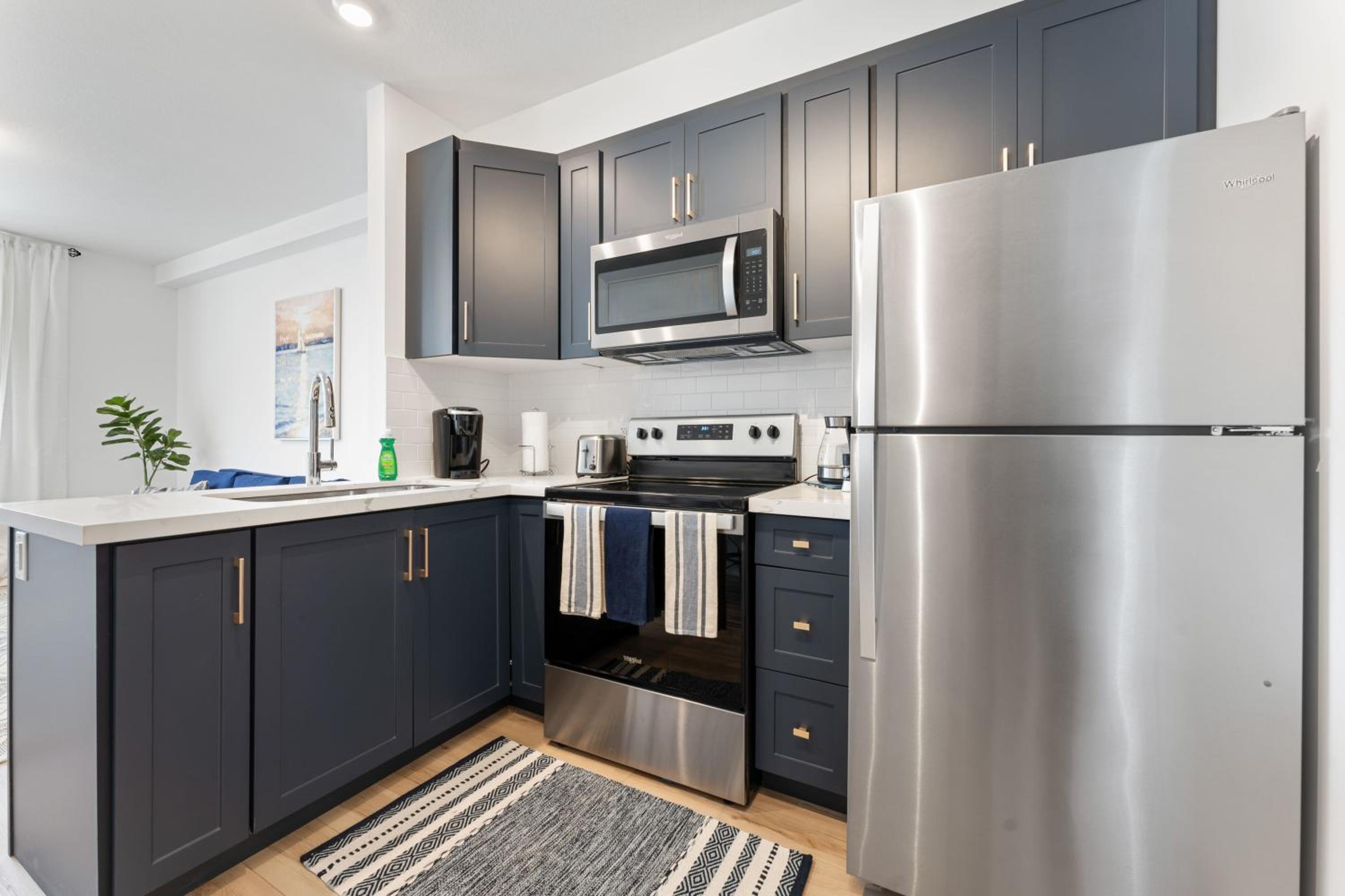 U2 - Beachy Paradise -Private & Spacious 2bdrm apt