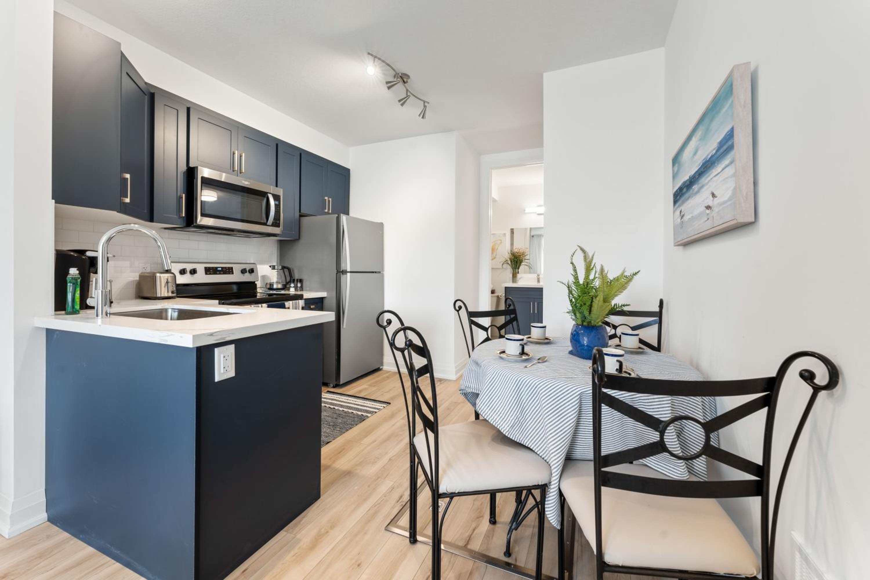 U2 - Beachy Paradise -Private & Spacious 2bdrm apt