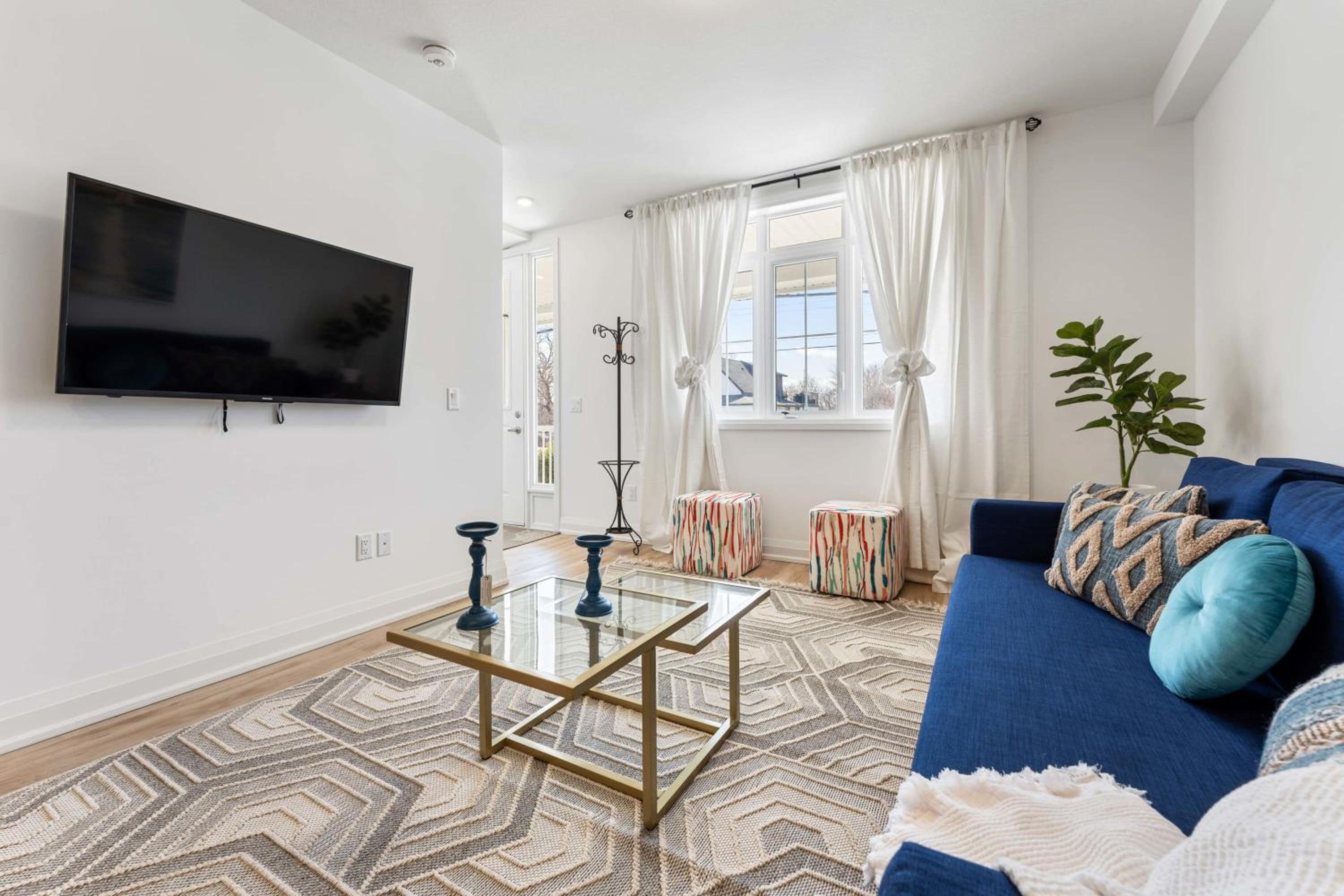 U2 - Beachy Paradise -Private & Spacious 2bdrm apt