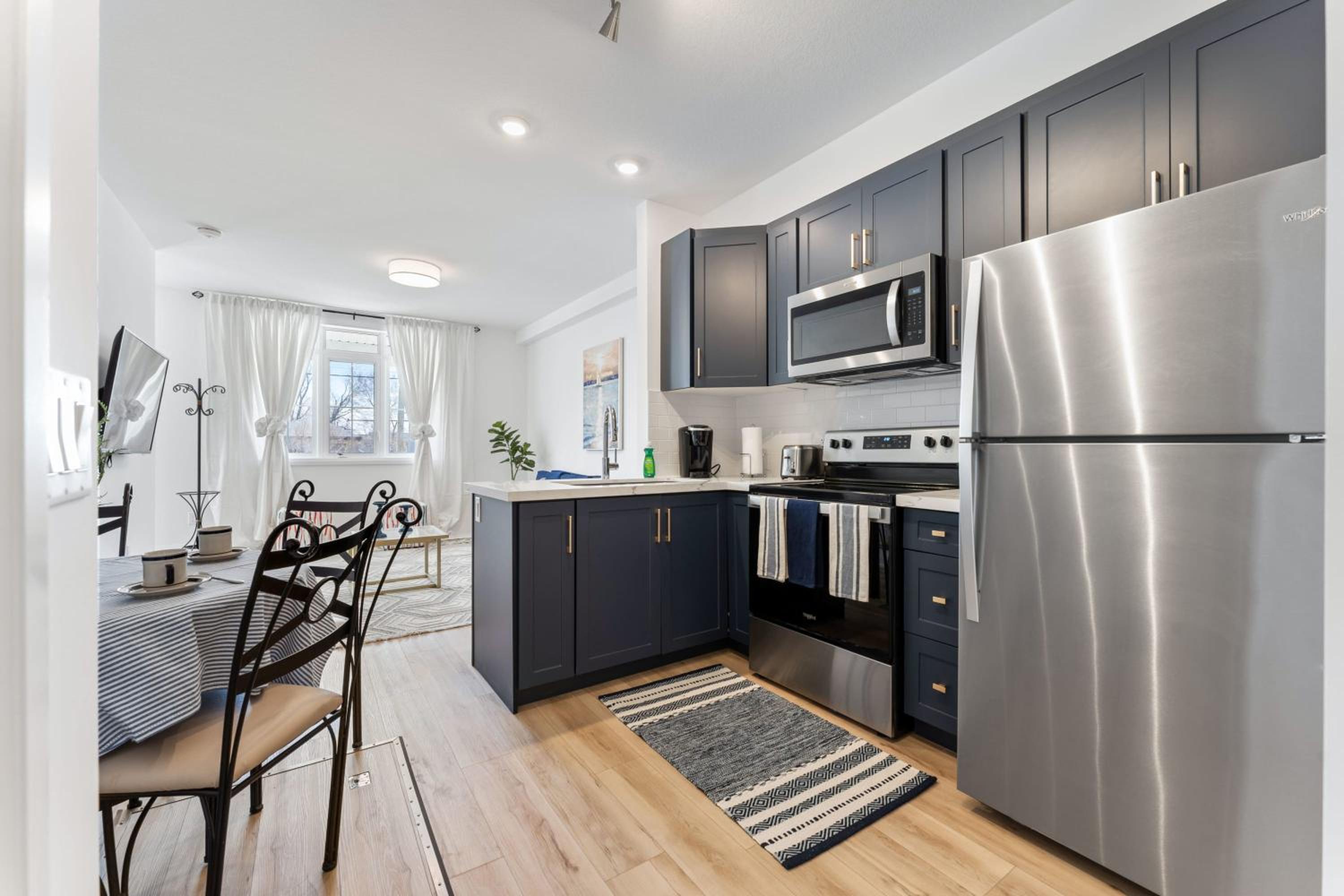 U2 - Beachy Paradise -Private & Spacious 2bdrm apt