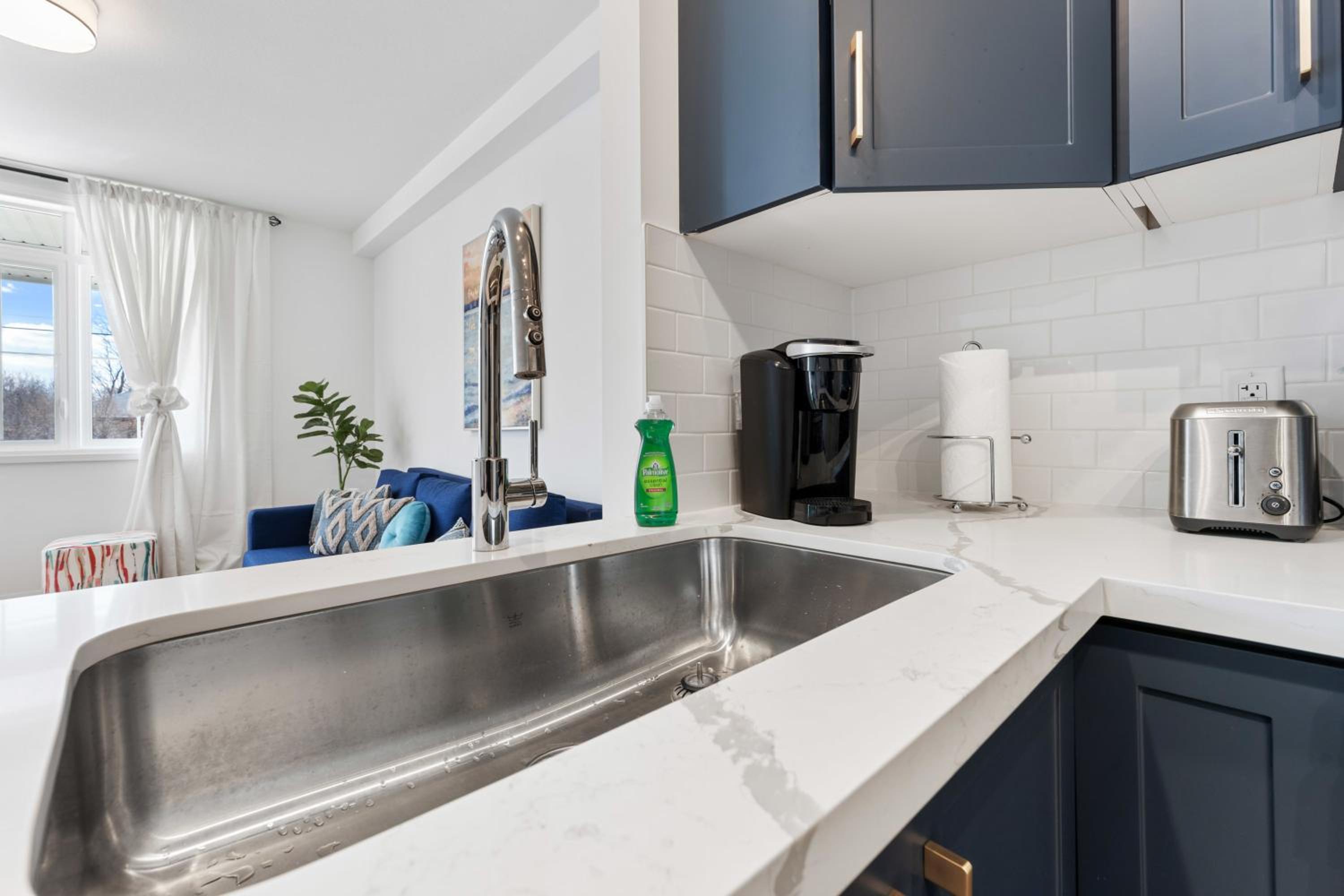 U2 - Beachy Paradise -Private & Spacious 2bdrm apt