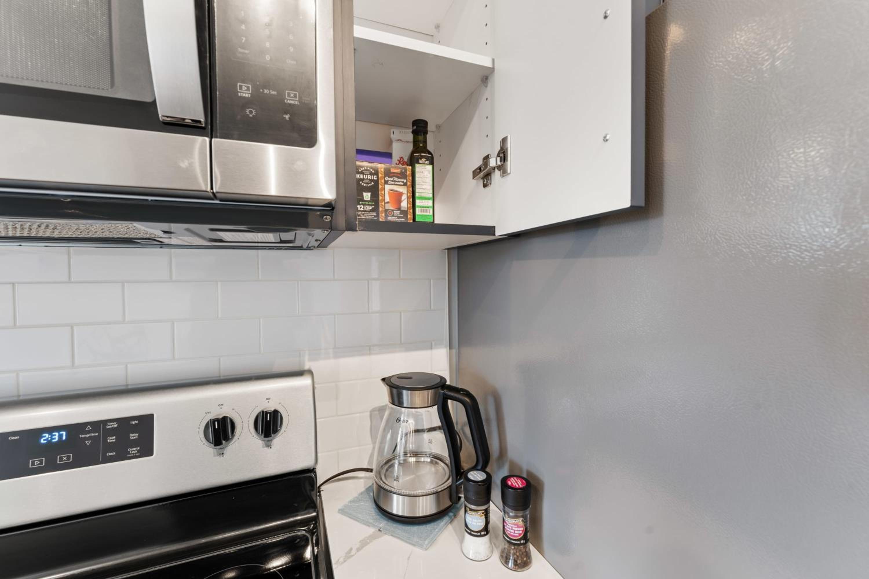 U2 - Beachy Paradise -Private & Spacious 2bdrm apt