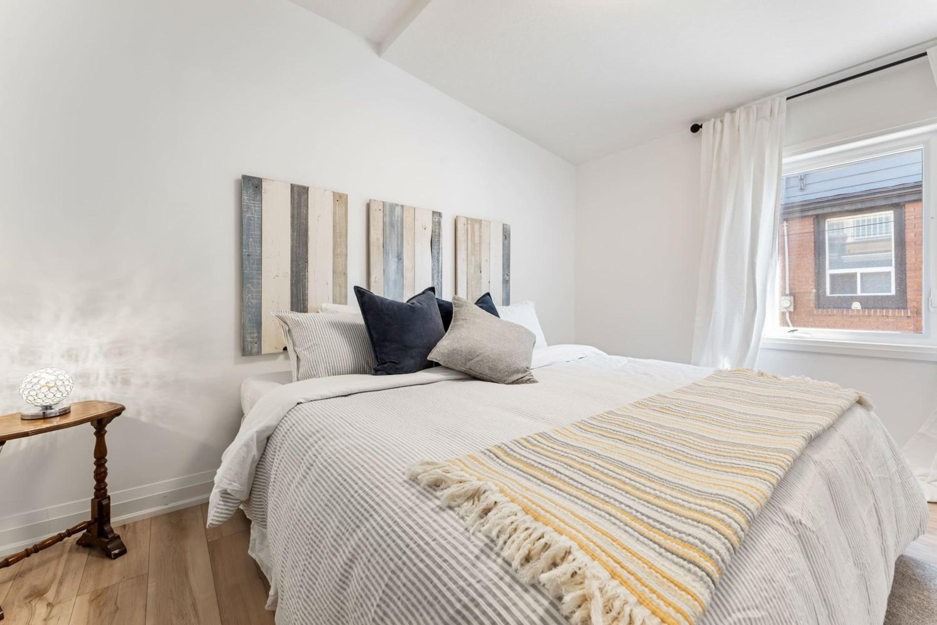 U2 - Beachy Paradise -Private & Spacious 2bdrm apt